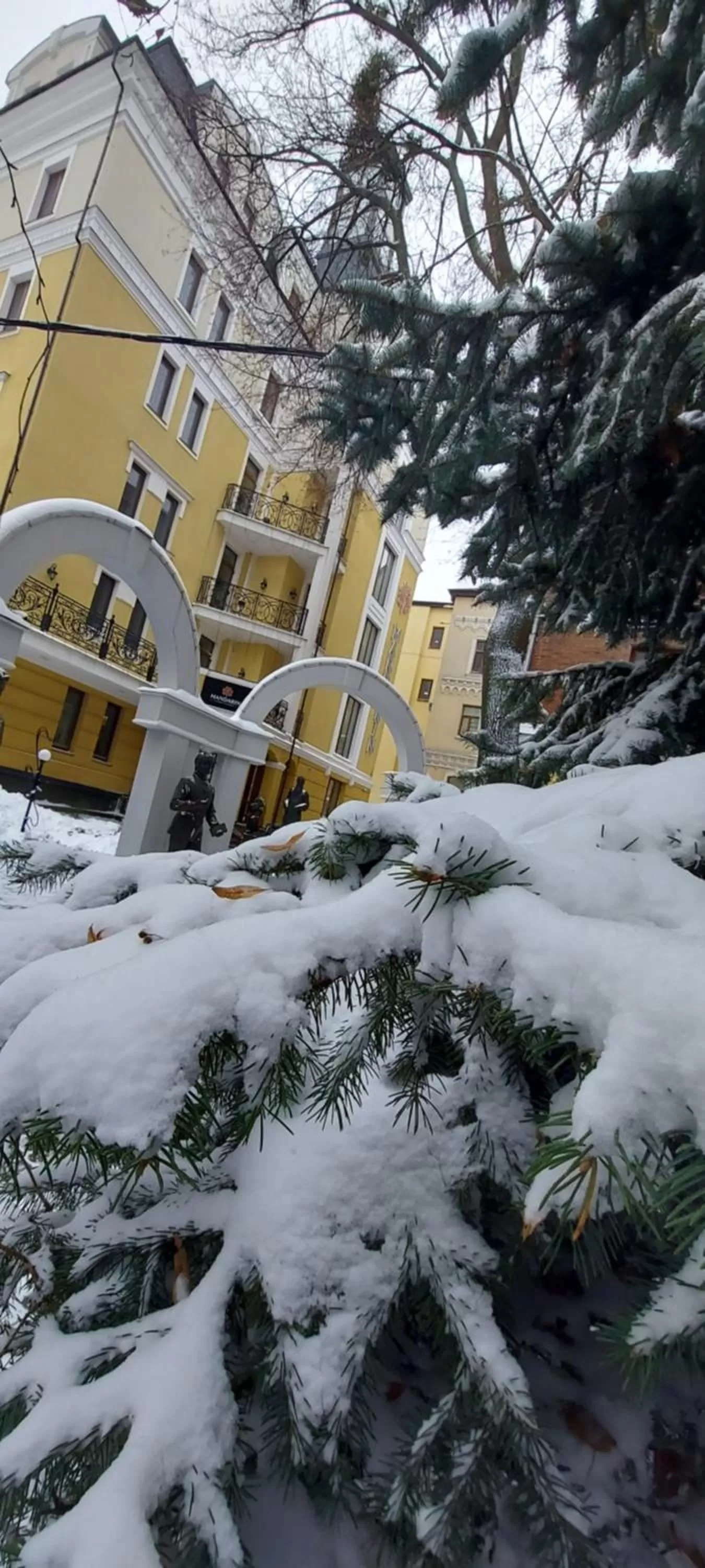 Property building in Hotel "Mandarin Clubhouse"