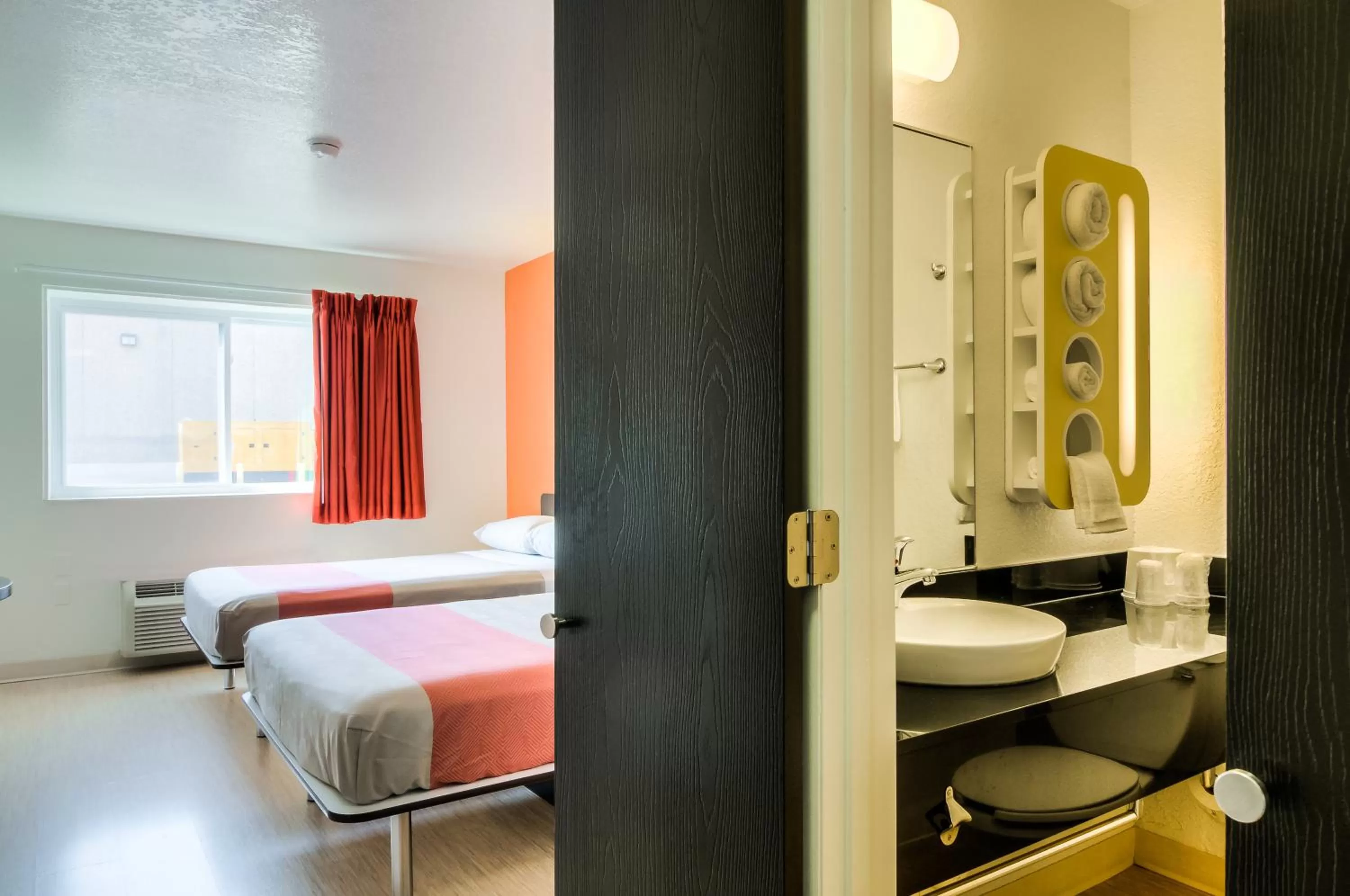 Photo of the whole room, Bed in Motel 6-Arlington Heights, IL - Chicago North Central