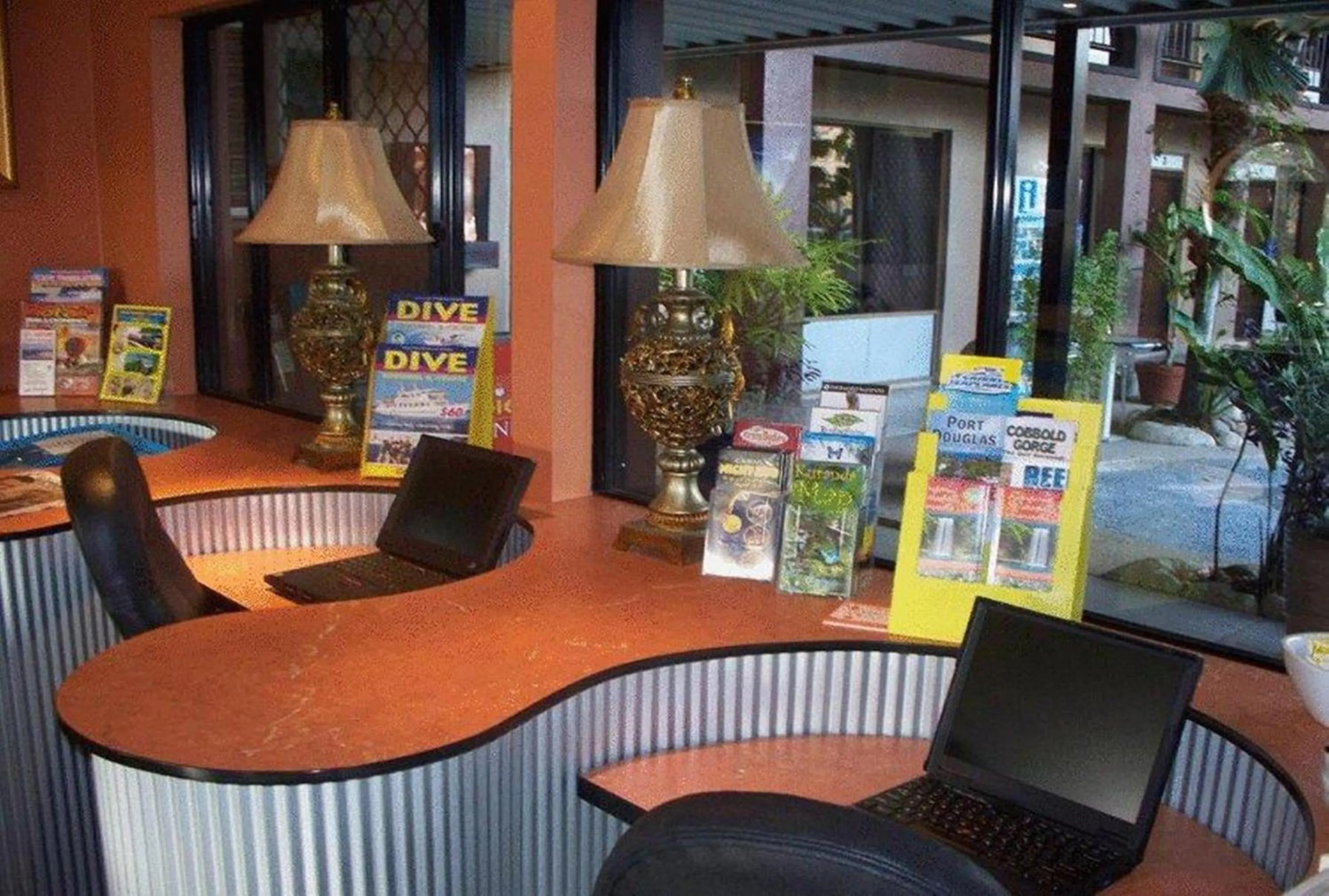 Business facilities in Aspect Central