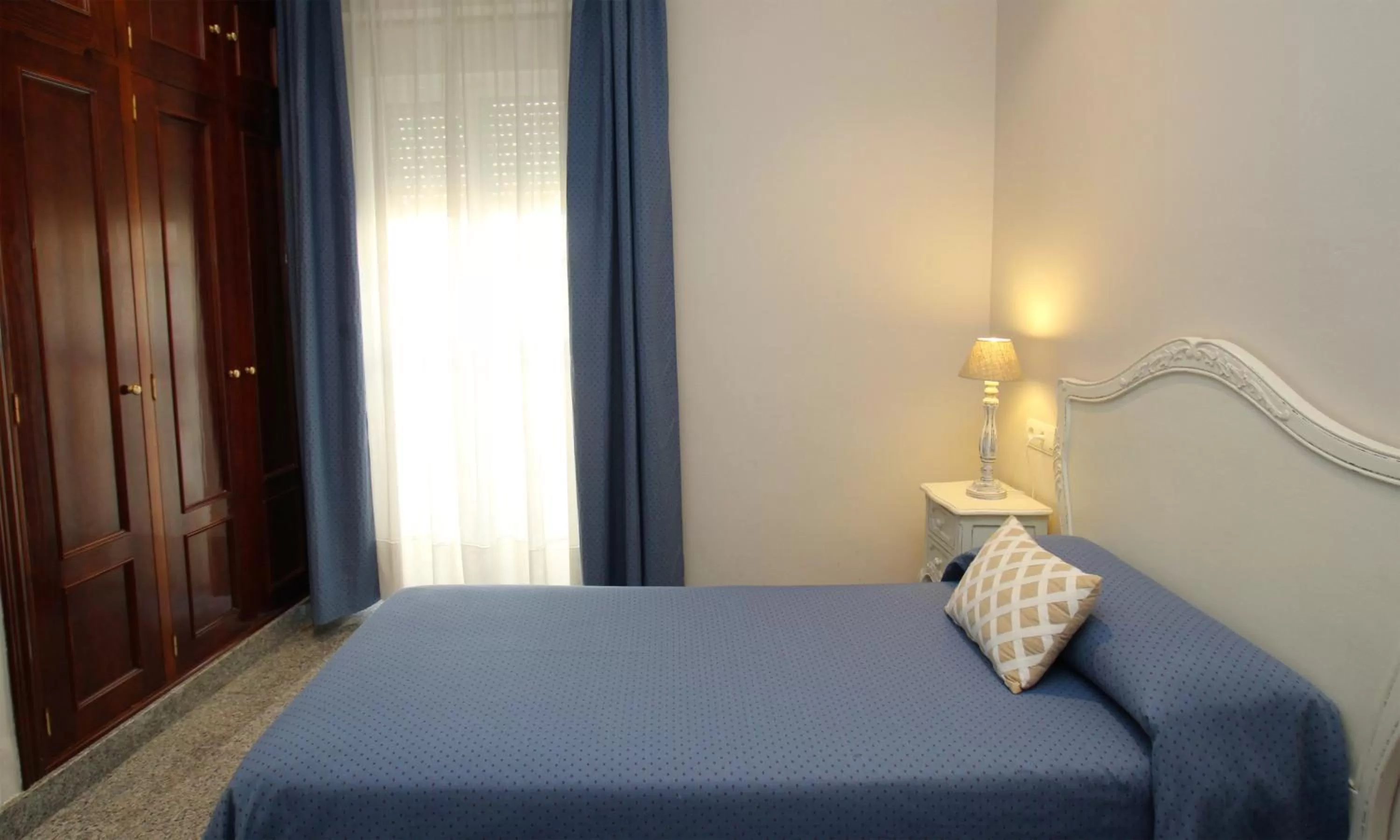 Balcony/Terrace, Bed in Hotel Maestranza