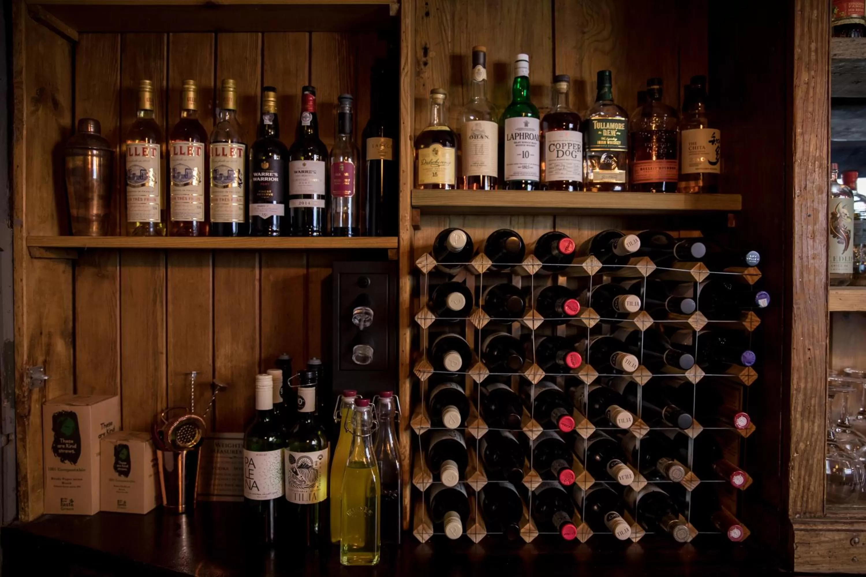 Lounge or bar, Drinks in The Black Swan Inn