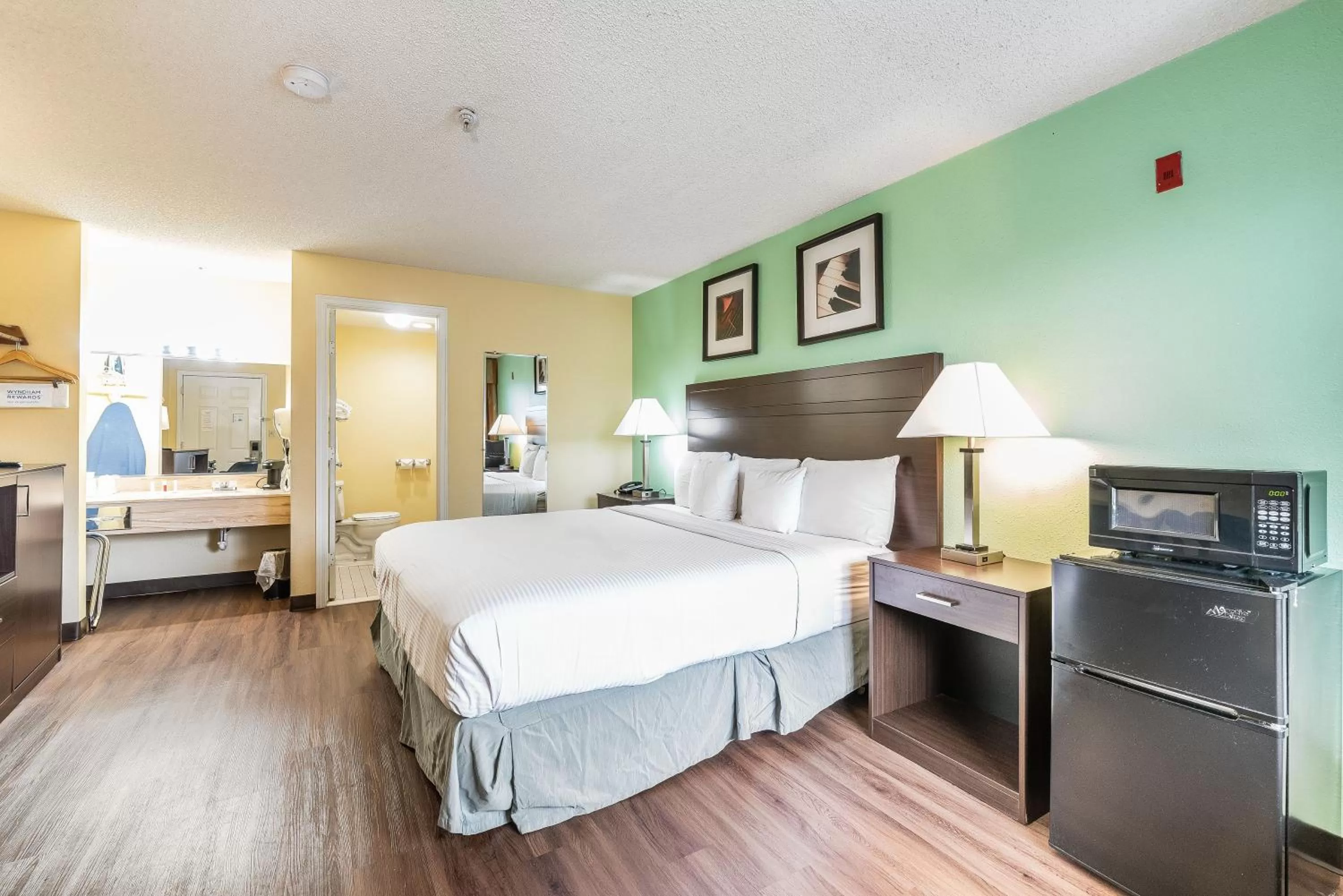 Bed in Days Inn by Wyndham Federal Way