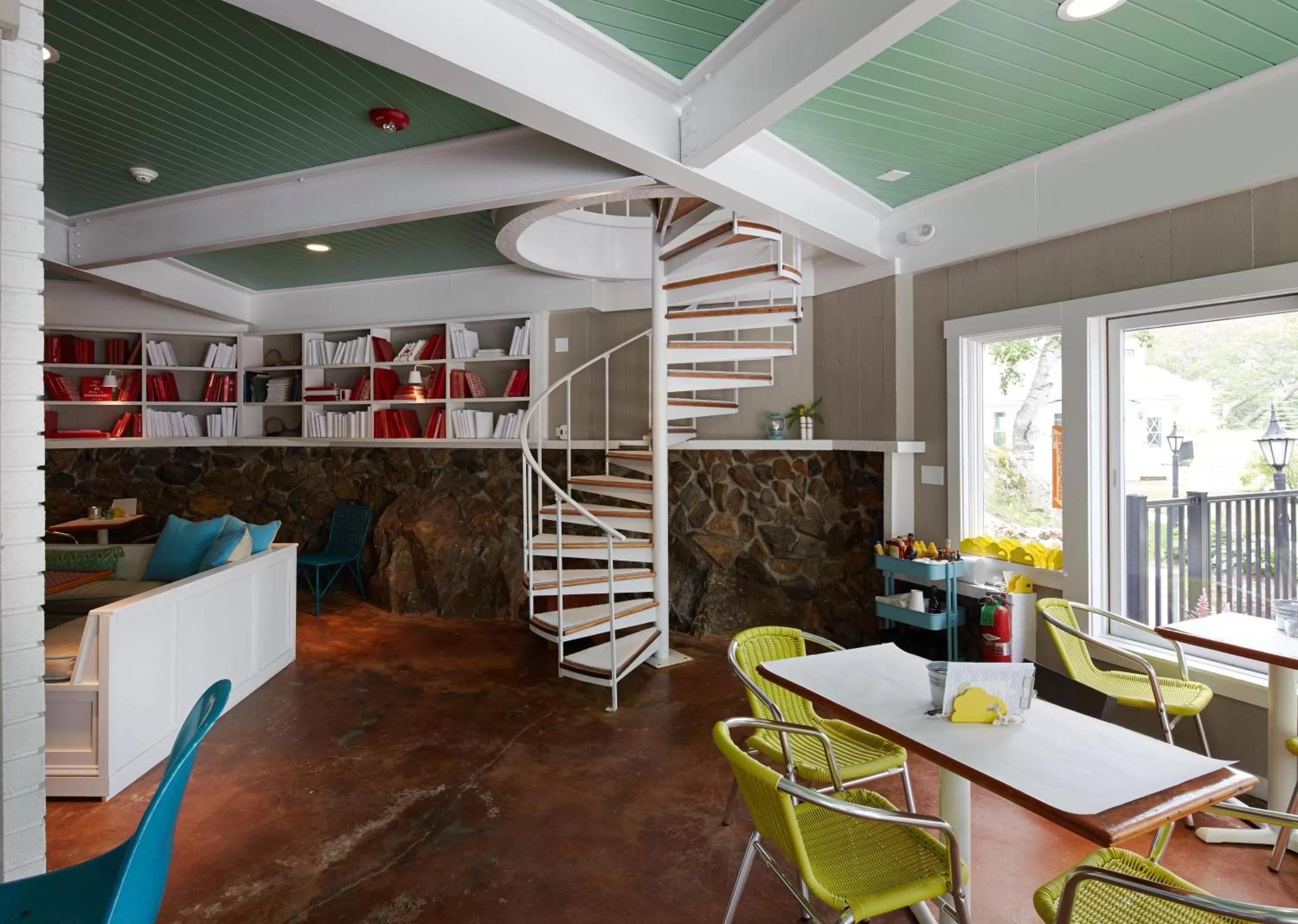 Restaurant/places to eat in The Lodge on the Cove