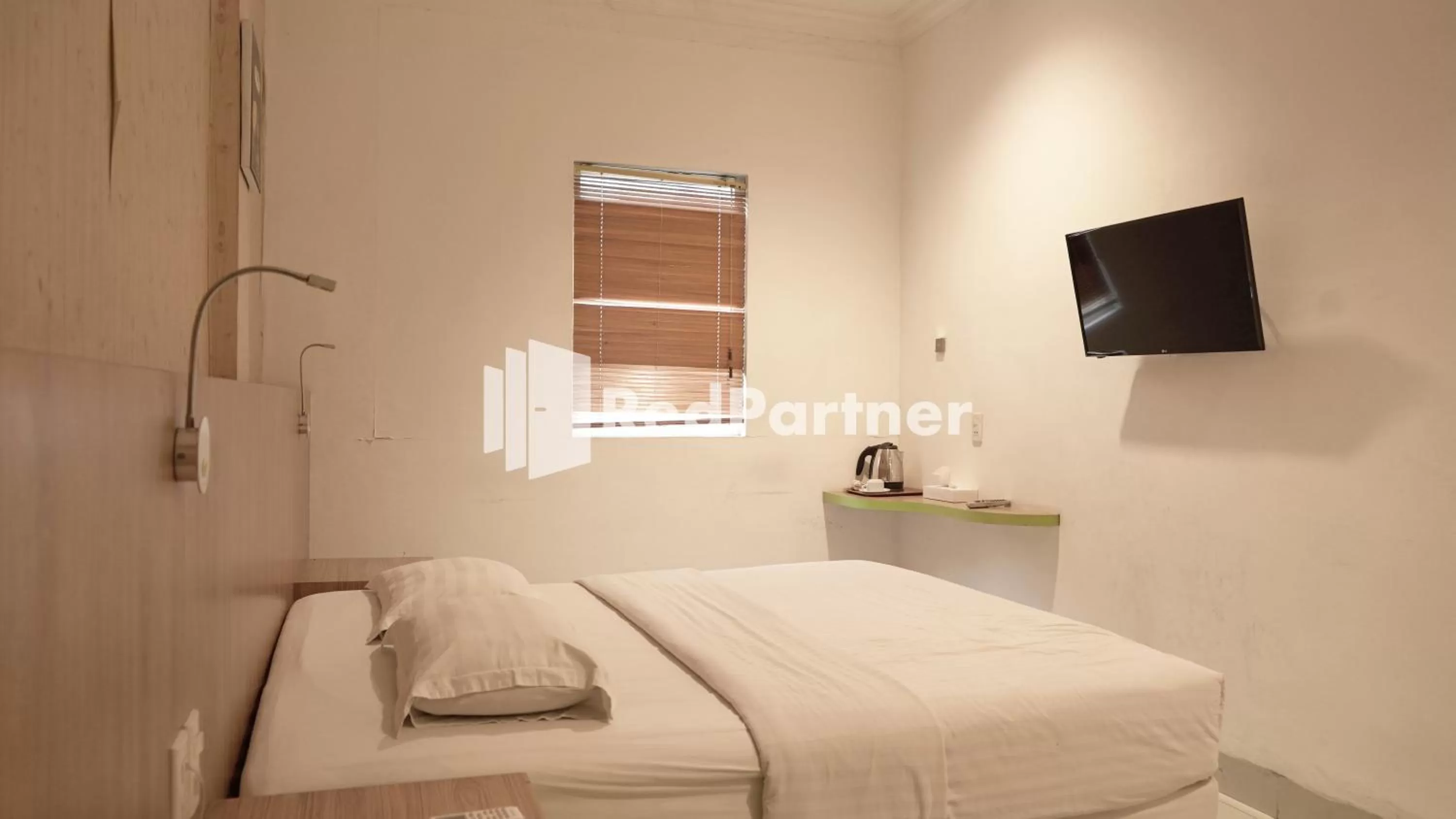 Bedroom, Bed in Wisma Sederhana Medan Mitra RedDoorz