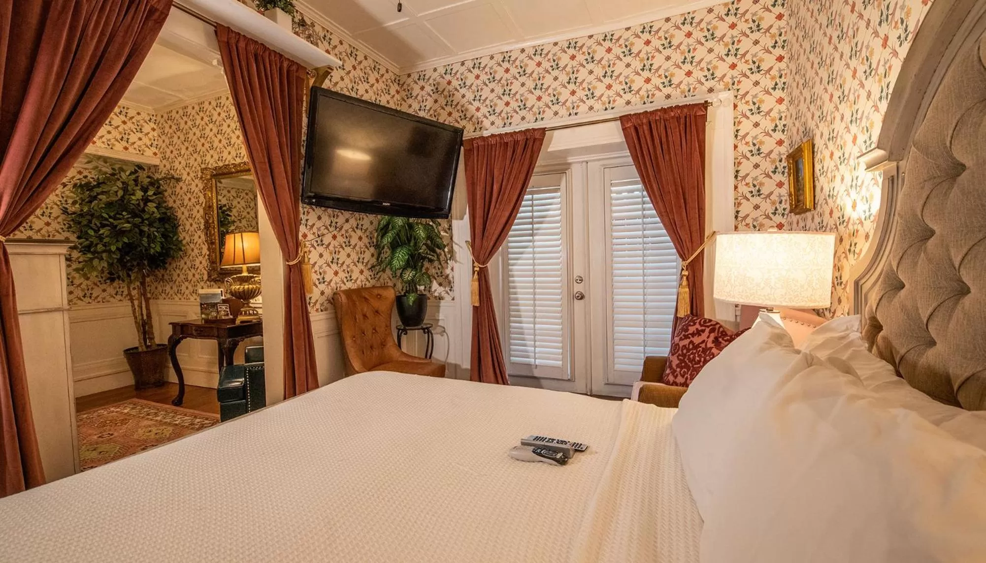 Bed in Casablanca Inn on the Bay