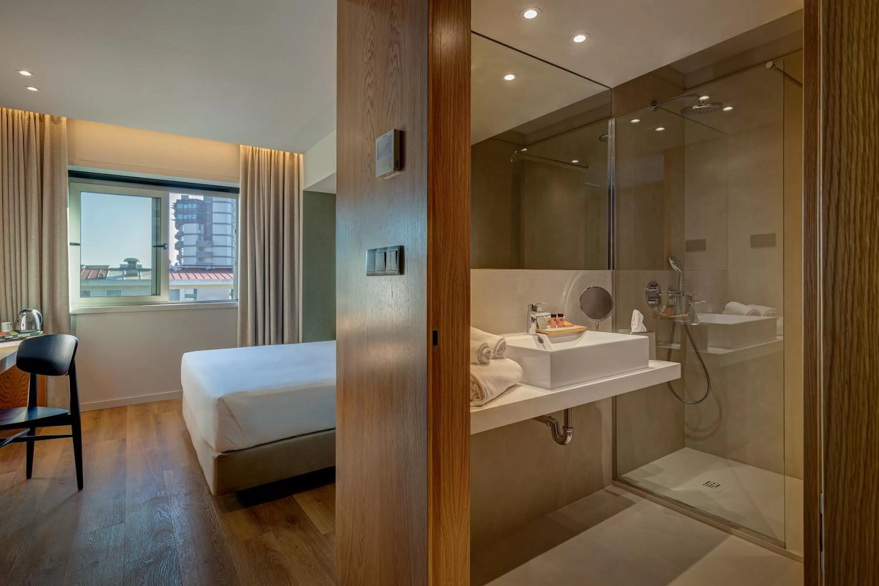 Shower, Bed in Acta The Clover