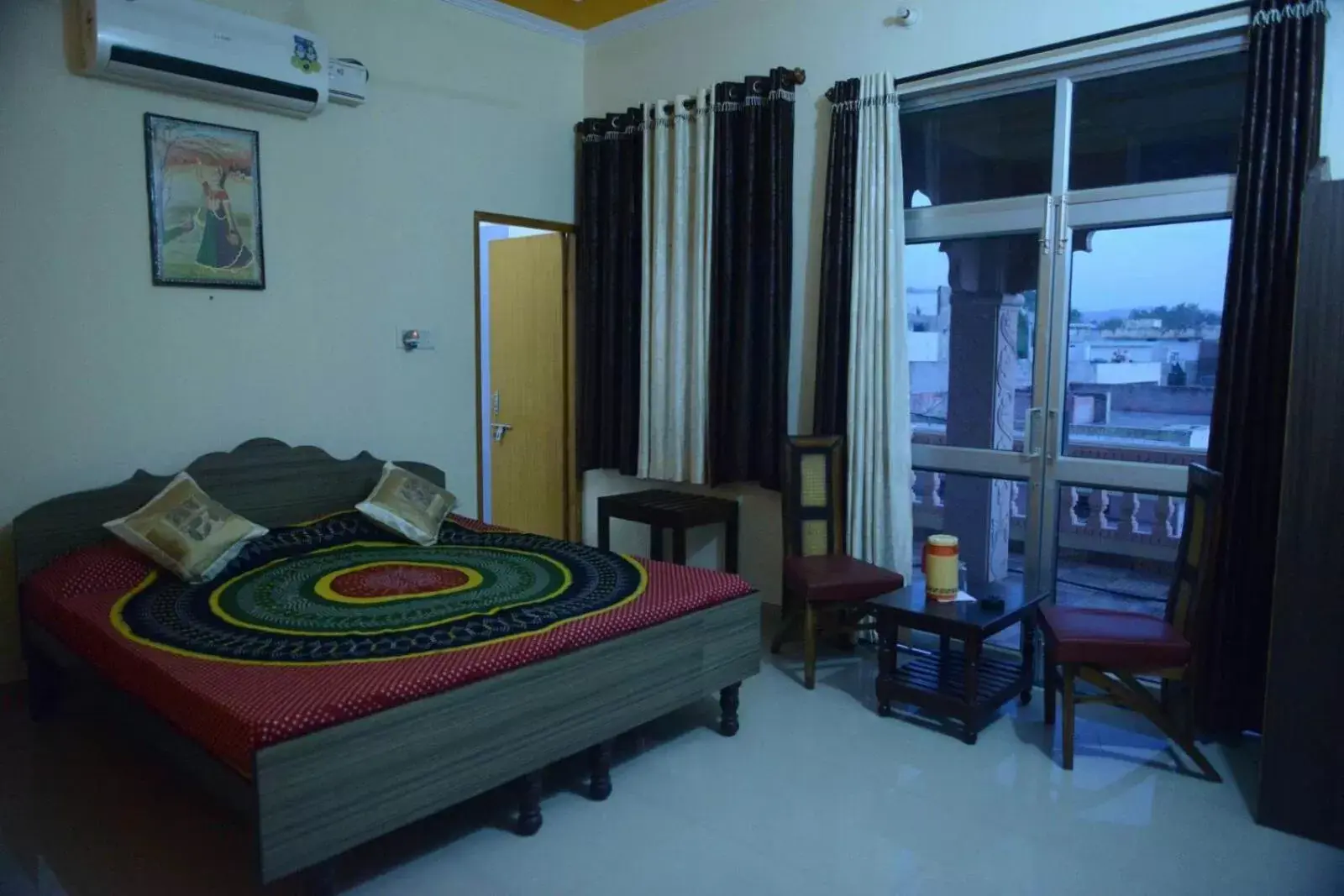 Deluxe Queen Room - single occupancy in Hotel Tiger Haveli Deluxe Queen Room - single occupancy in Hotel Tiger Haveli