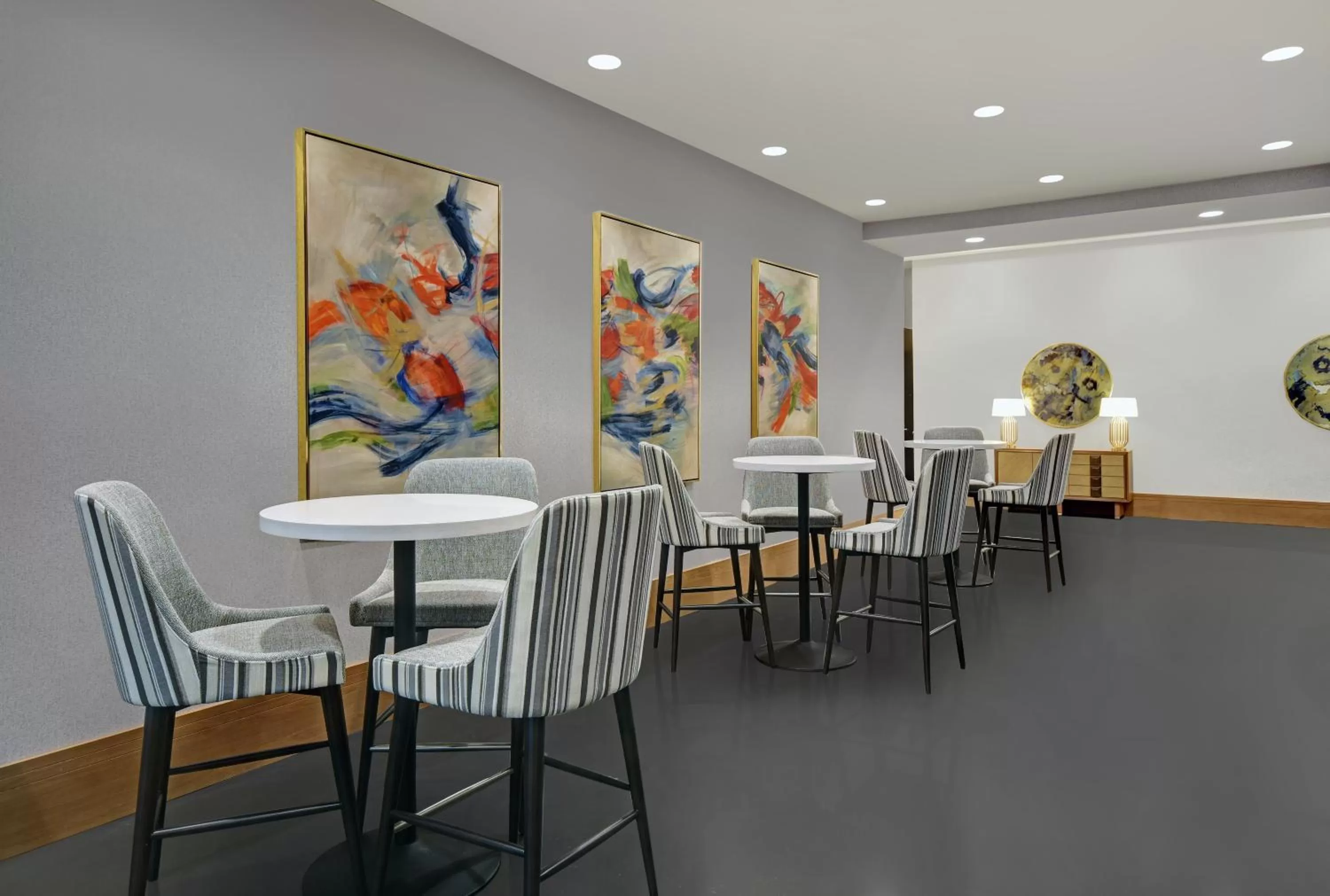 Lounge or bar in Staybridge Suites - Houston - Galleria Area by IHG