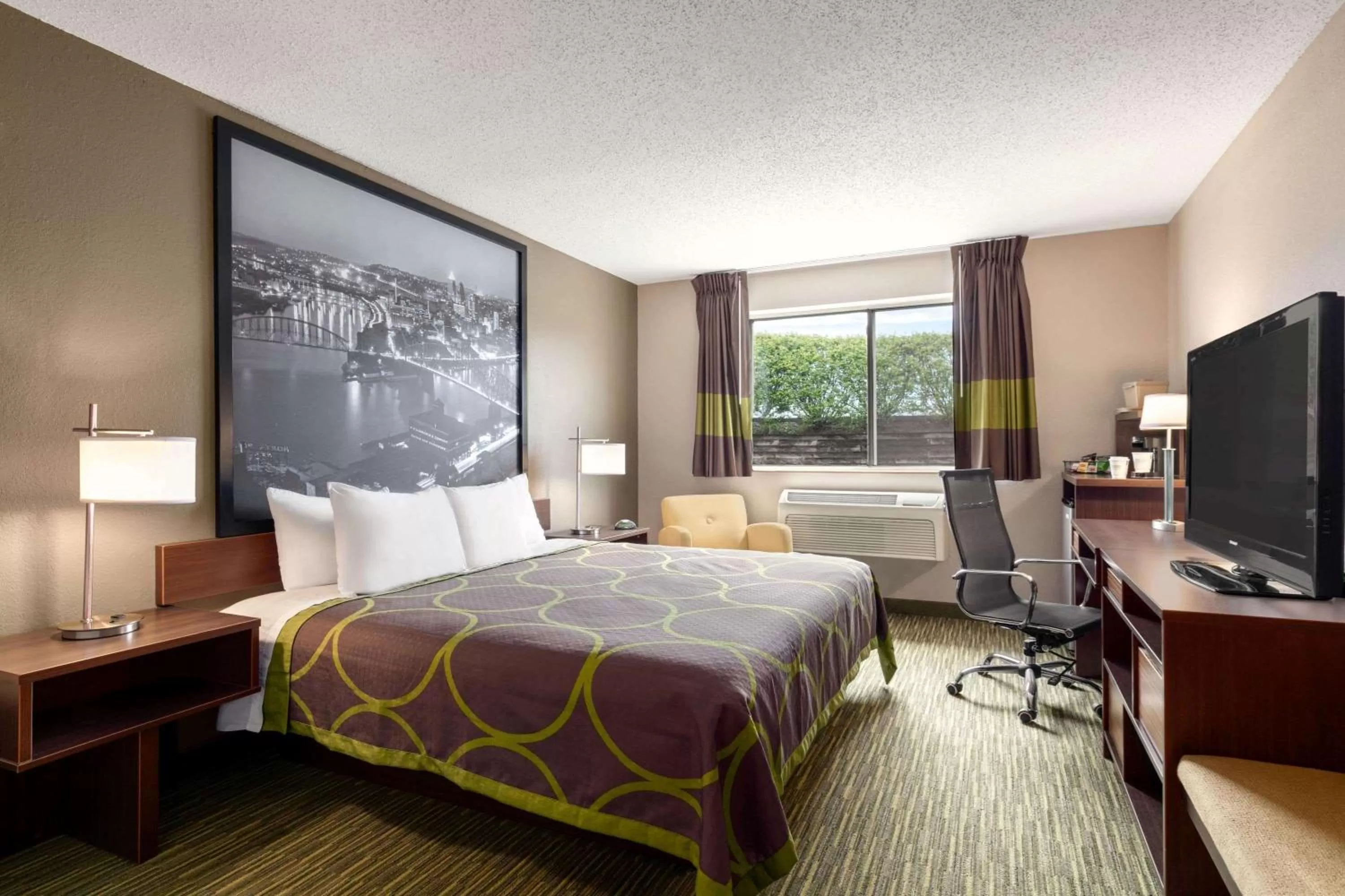 Photo of the whole room, Bed in Super 8 by Wyndham Hanover