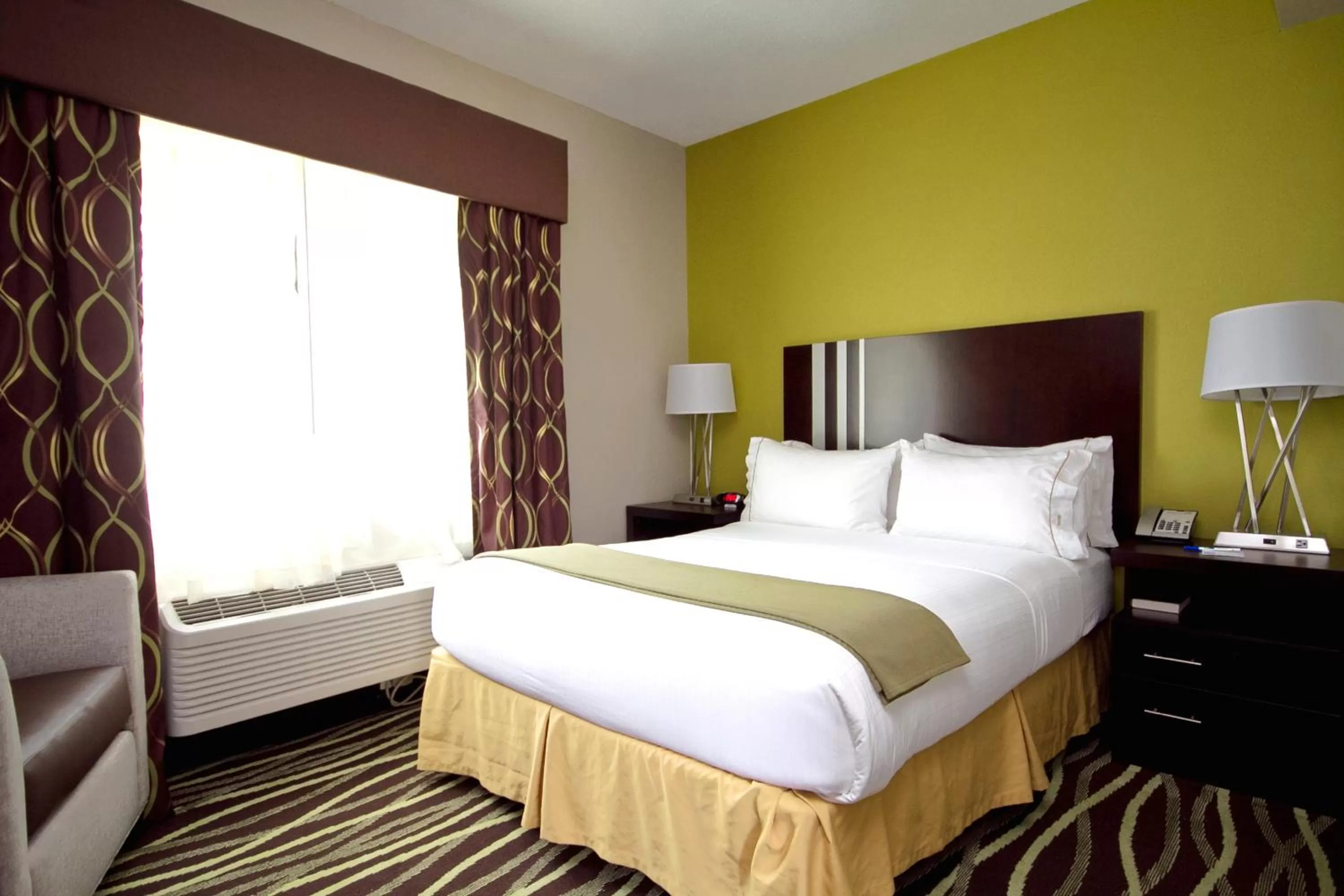 Photo of the whole room, Bed in Holiday Inn Express Adrian by IHG