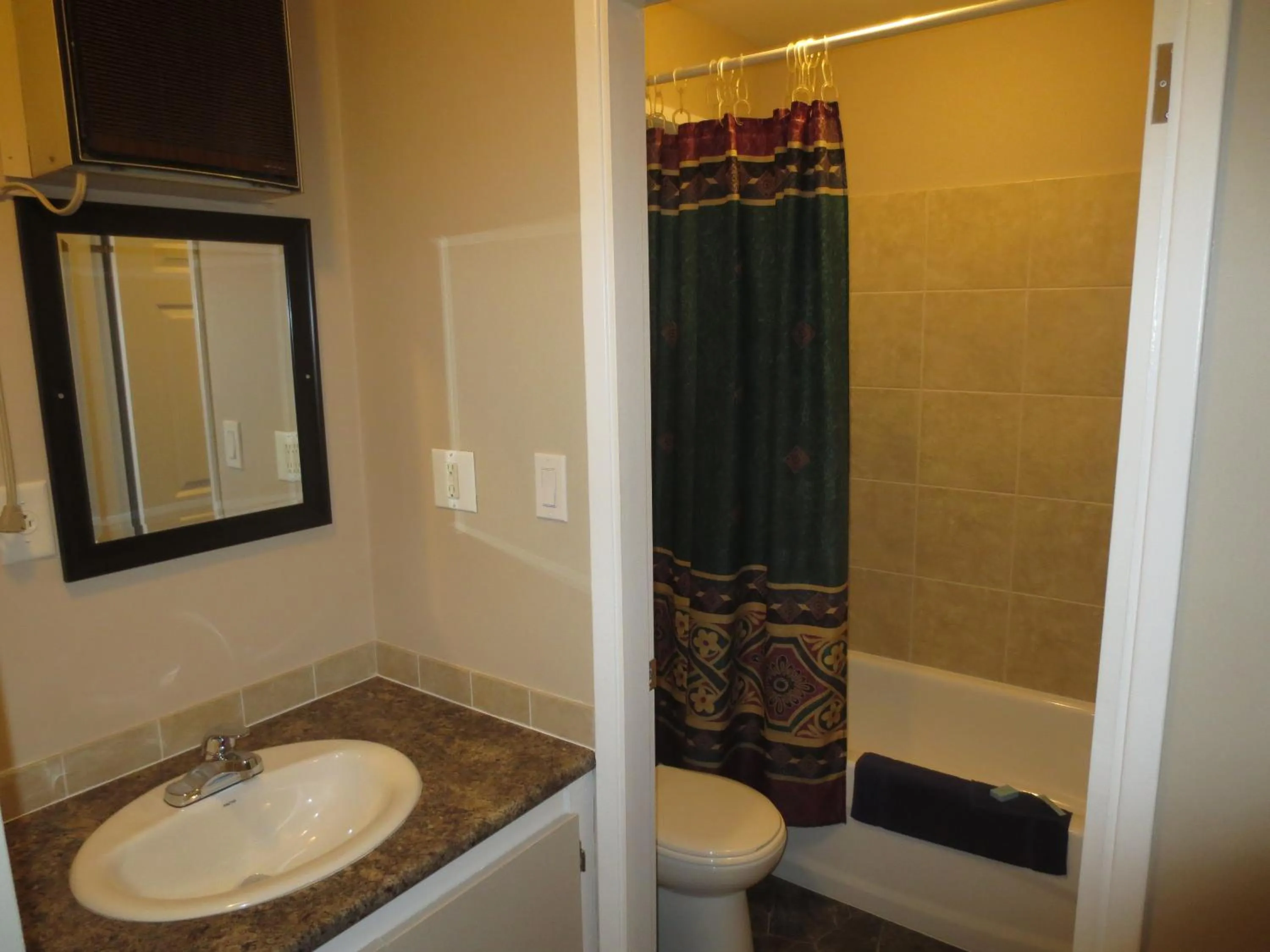 Bathroom in Overlander Motel