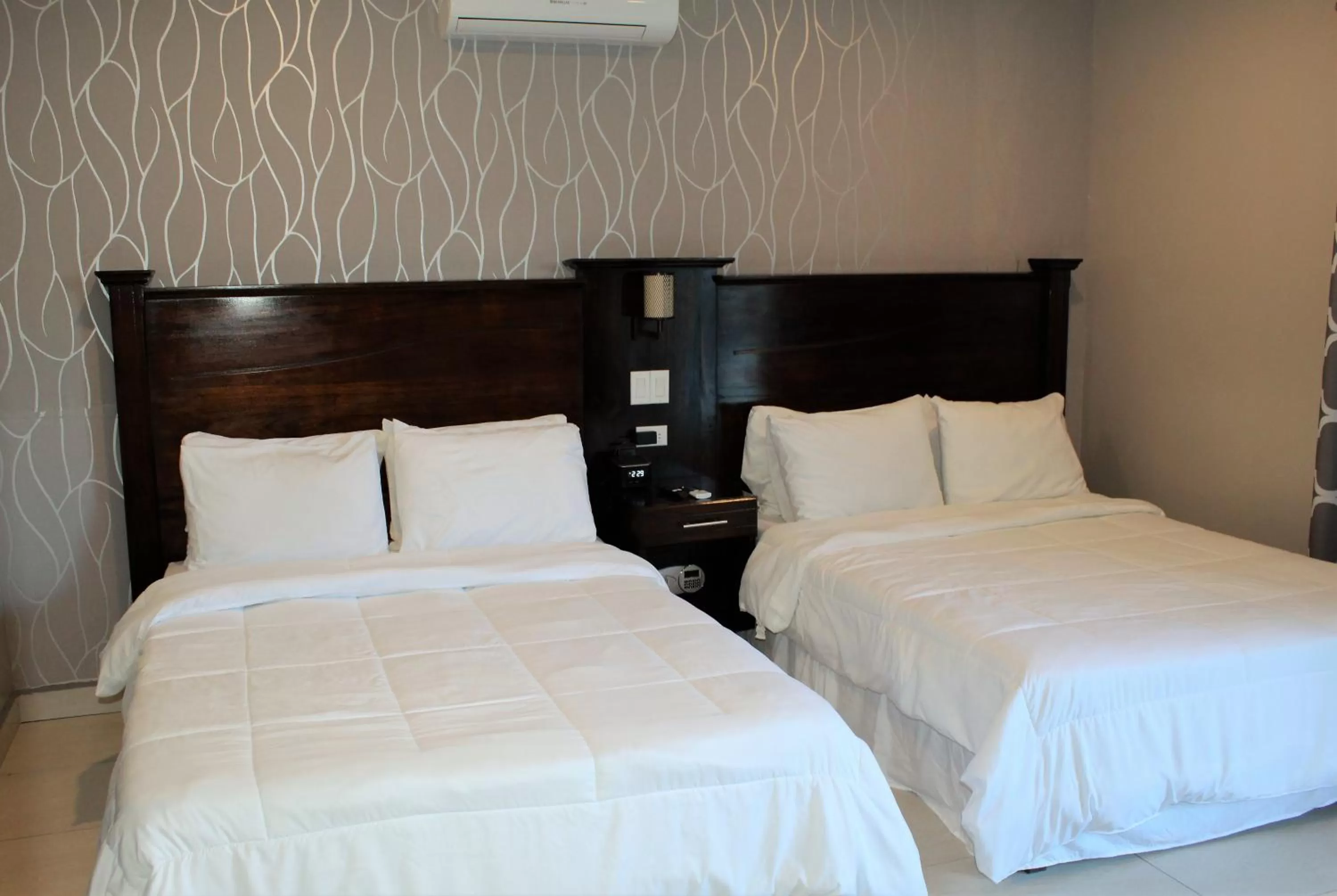 Deluxe Double Room in Barefoot Caye Caulker Hotel