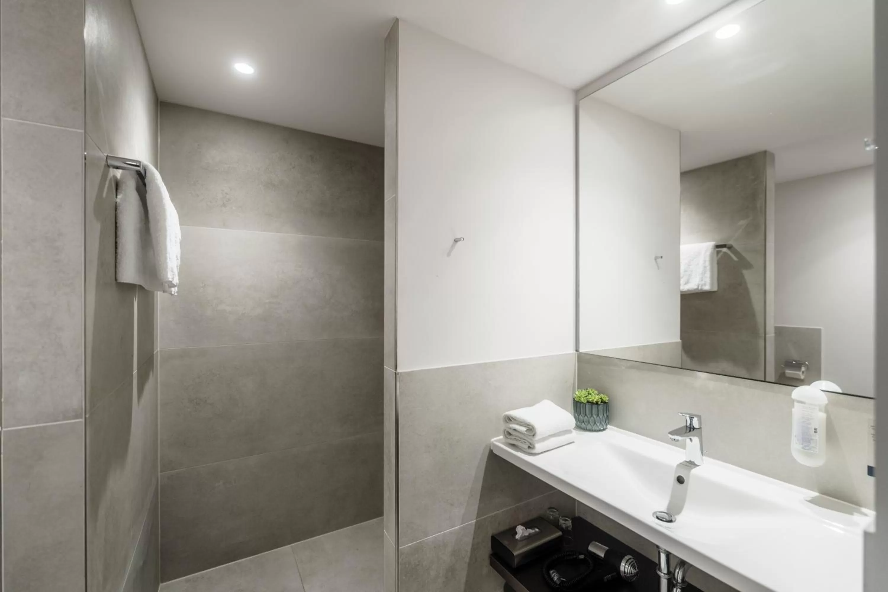 Bathroom in i - PARK Hotel Reichenberg