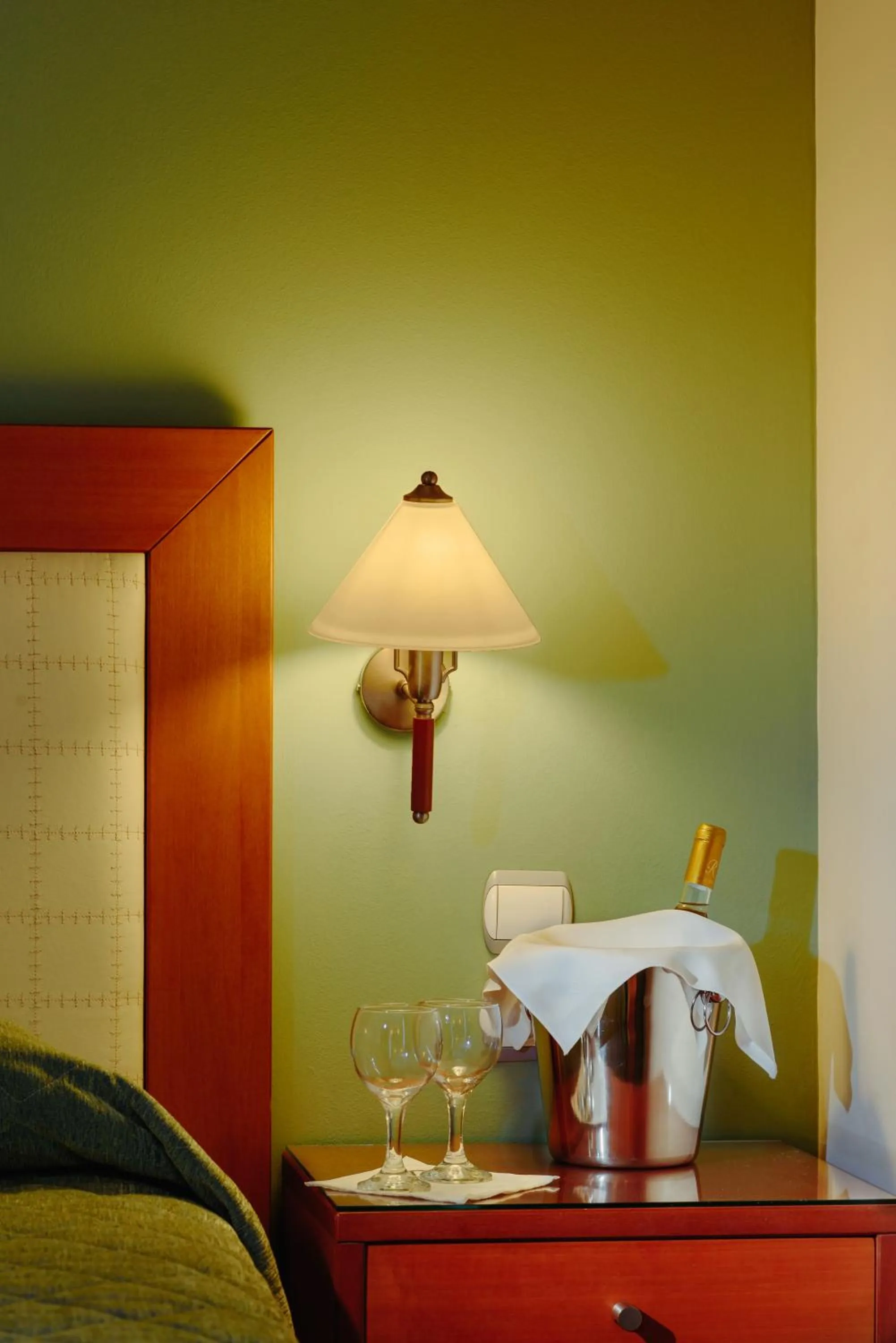 Bed in Athens Mirabello