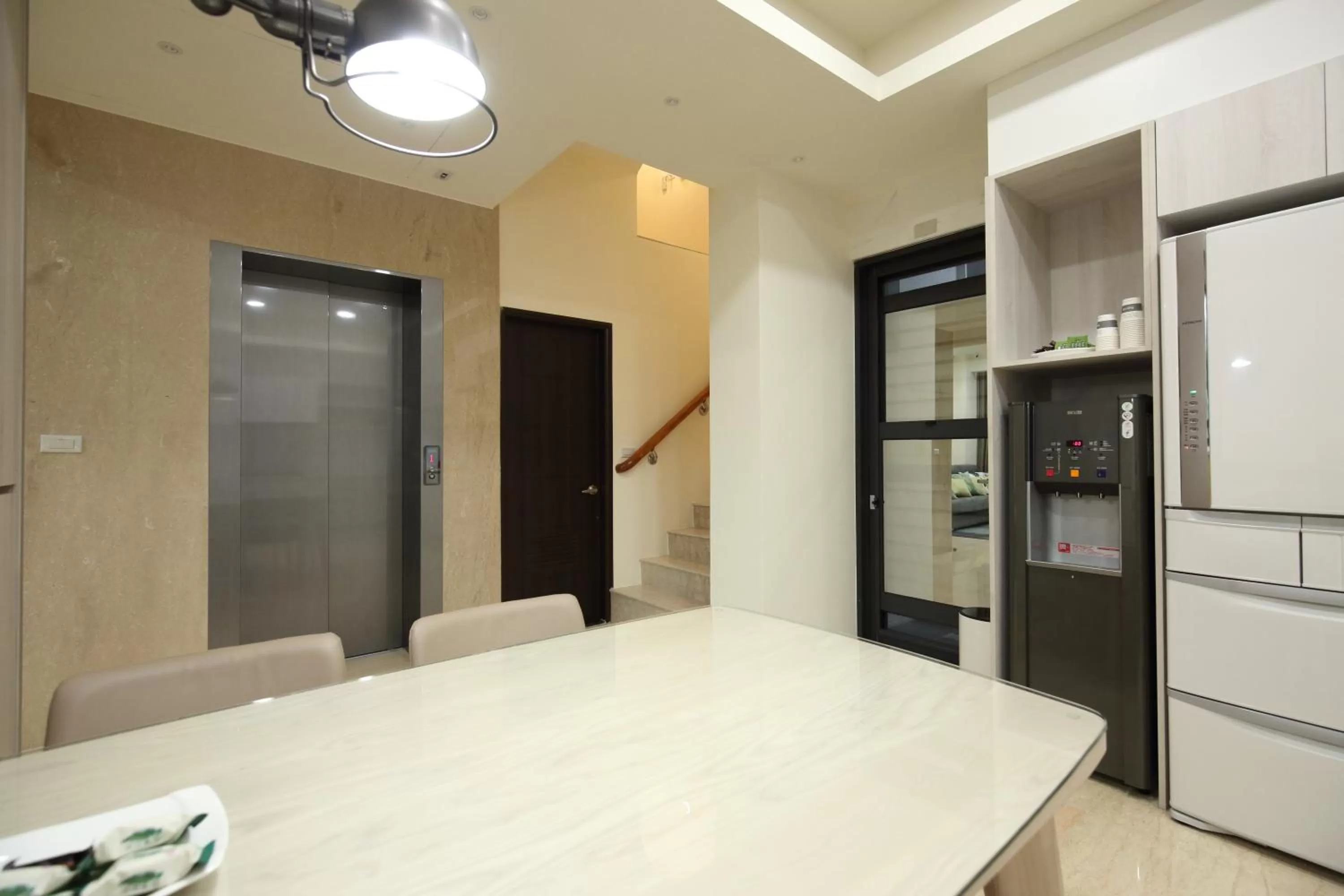 Decorative detail in 52 travelers home (with elevator)