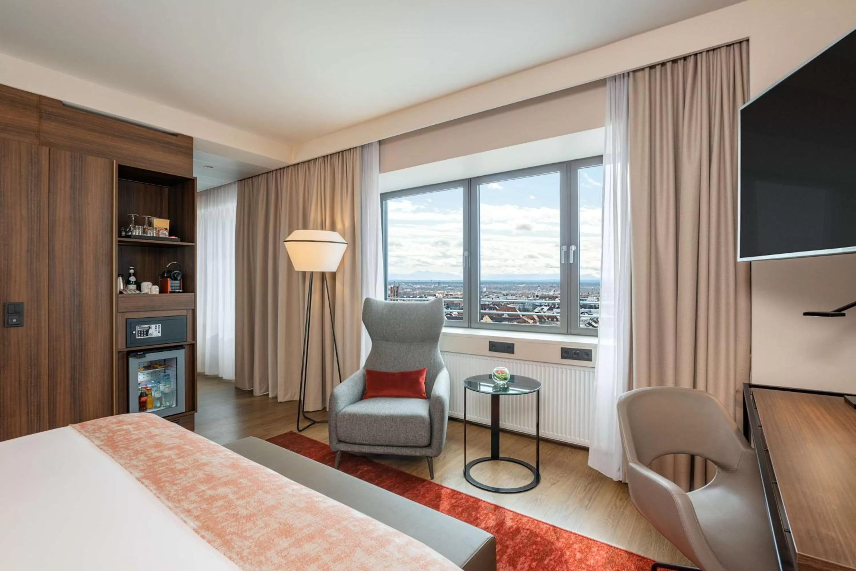 Photo of the whole room, Bed in NH Collection München Bavaria