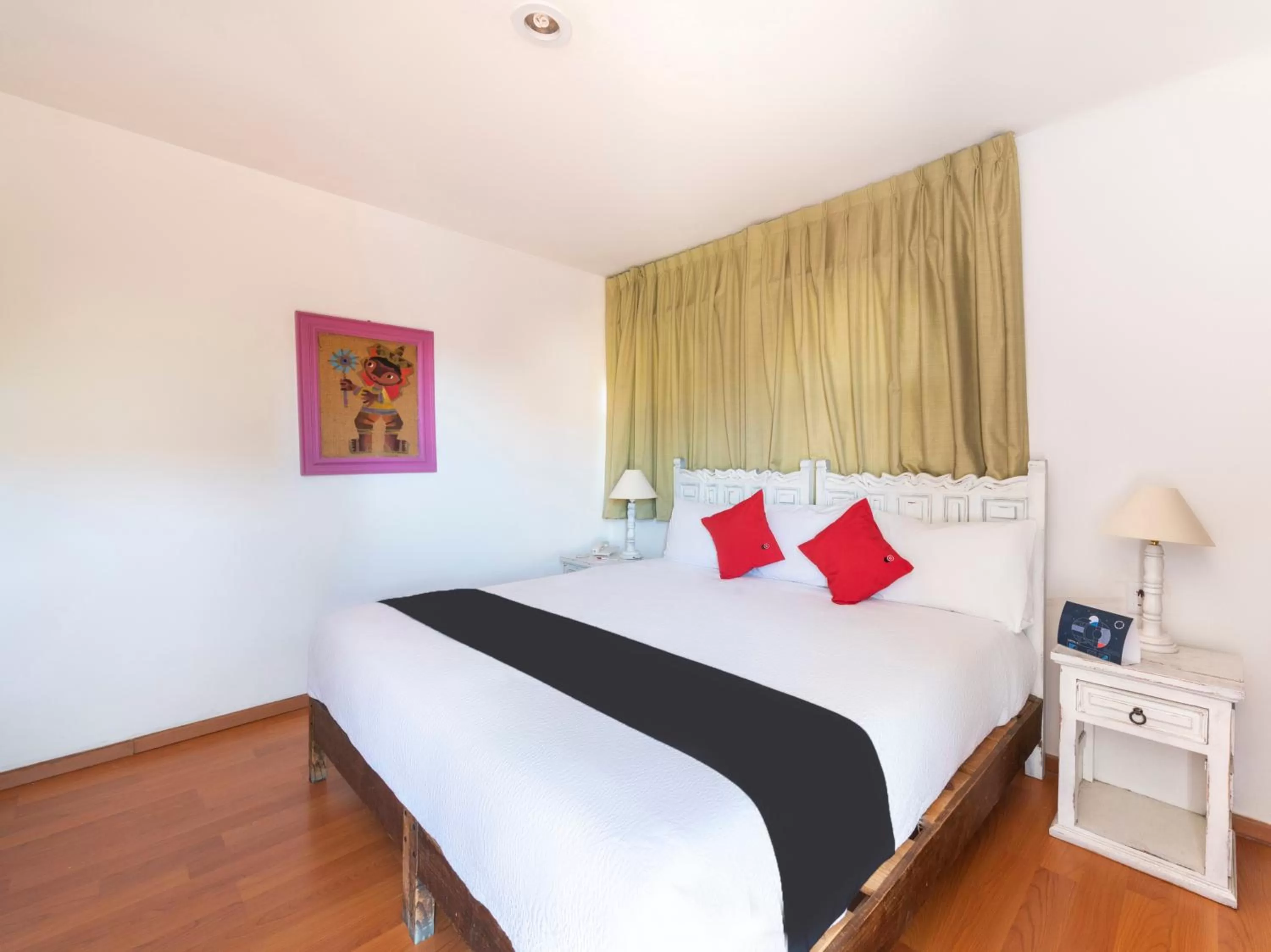 Bedroom, Bed in Suites Internacional