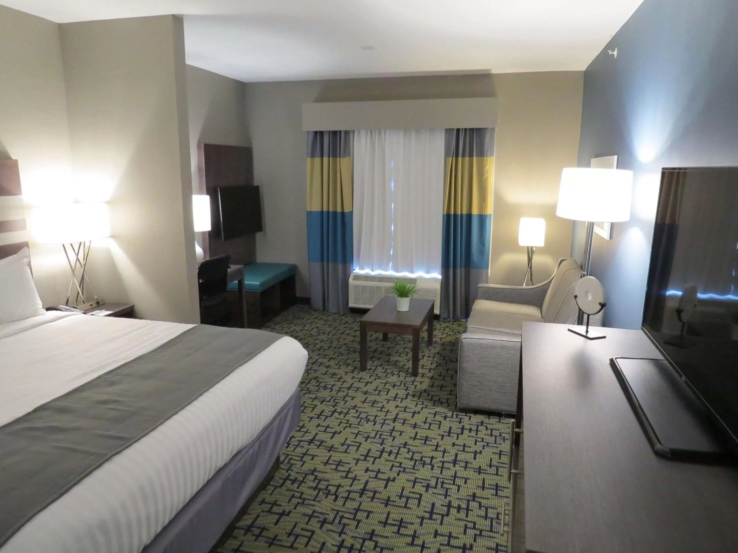 King Suite - Non-Smoking in Best Western Plus Erie Inn & Suites