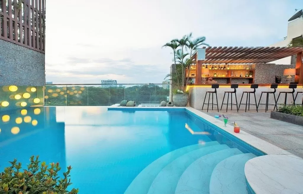 California Saigon Hotel & Rooftop Pool