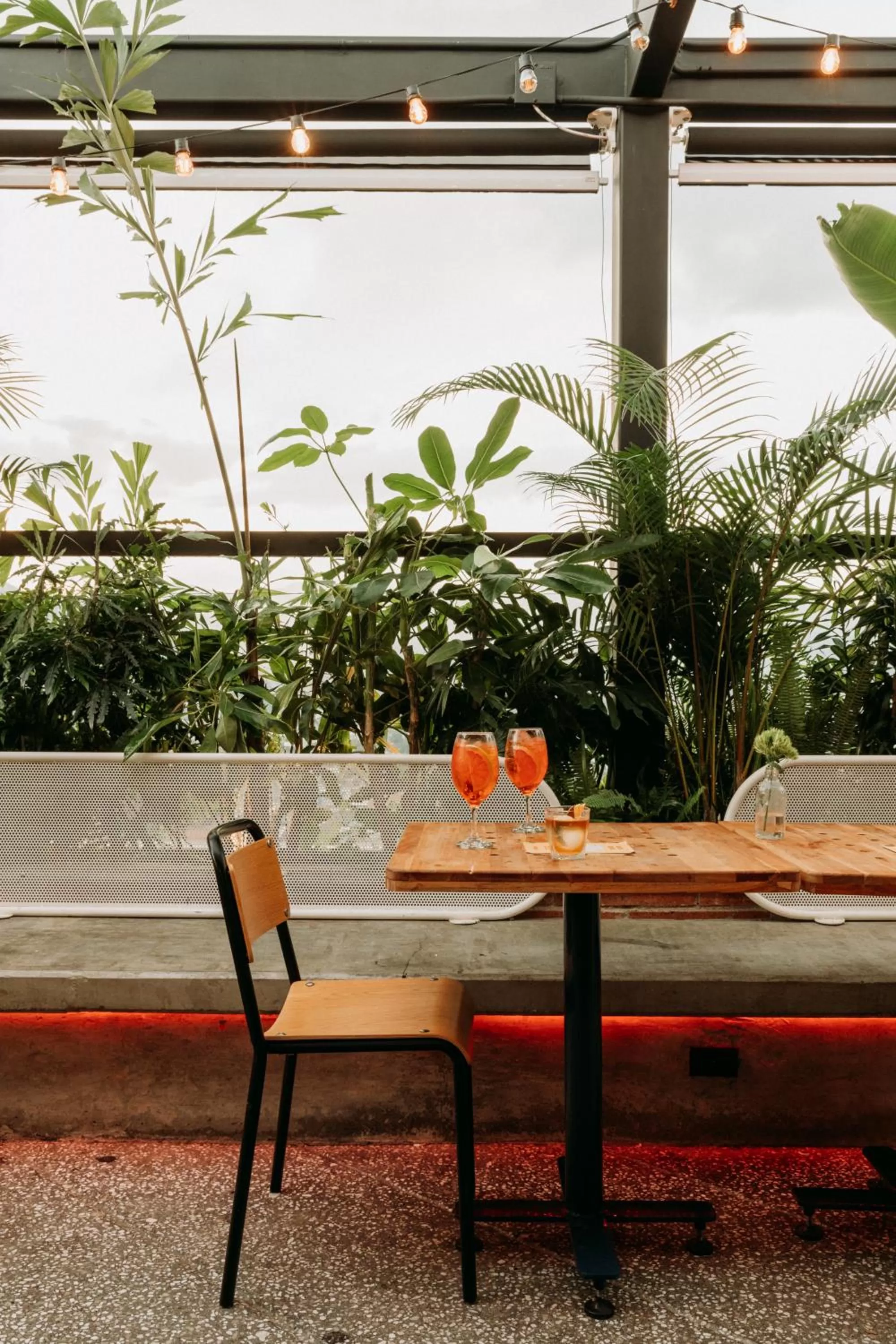 Restaurant/places to eat in The Somos Beats Hotel & Rooftop