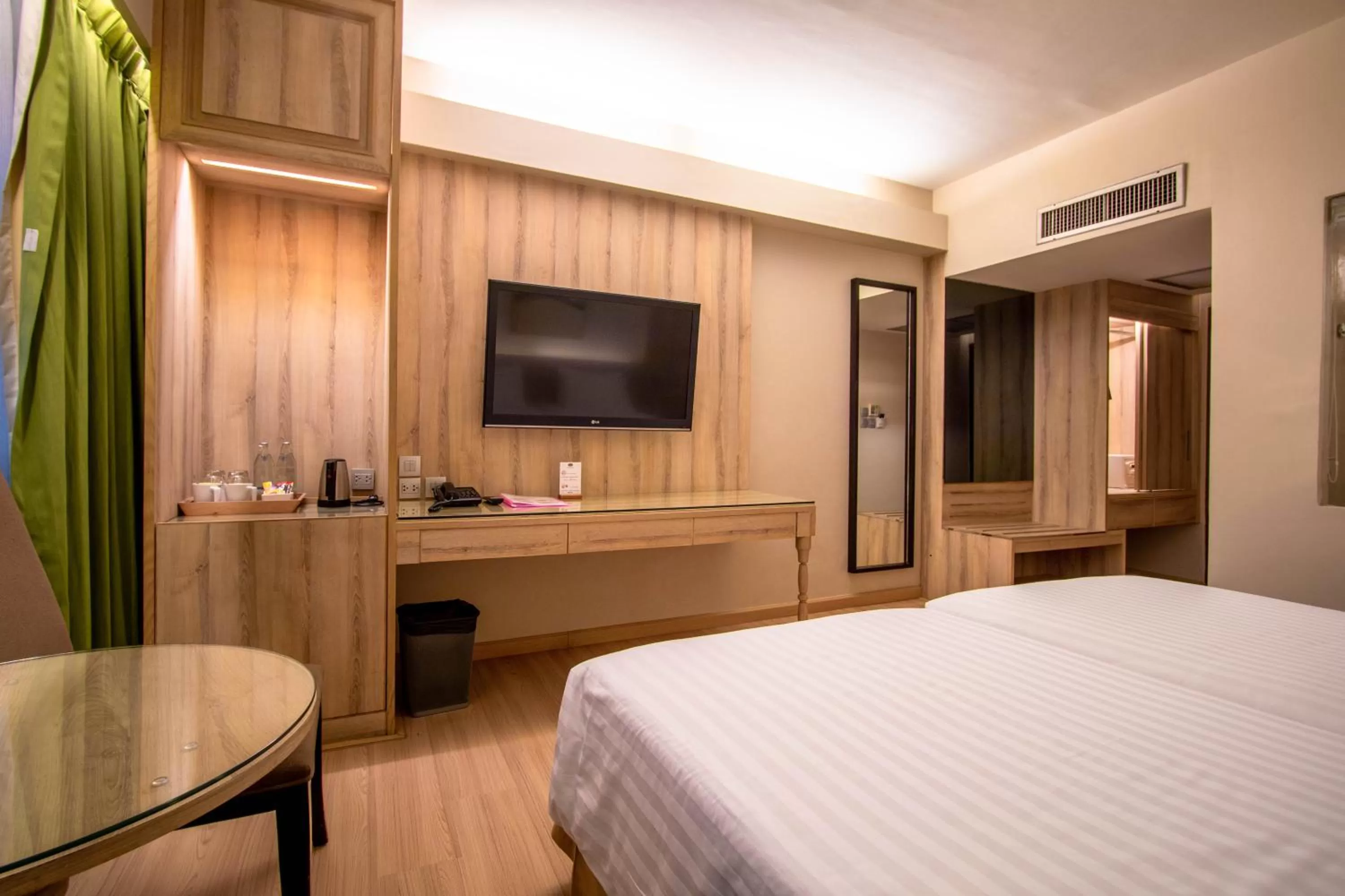 Photo of the whole room, Bed in The Residence Rajtaevee Hotel