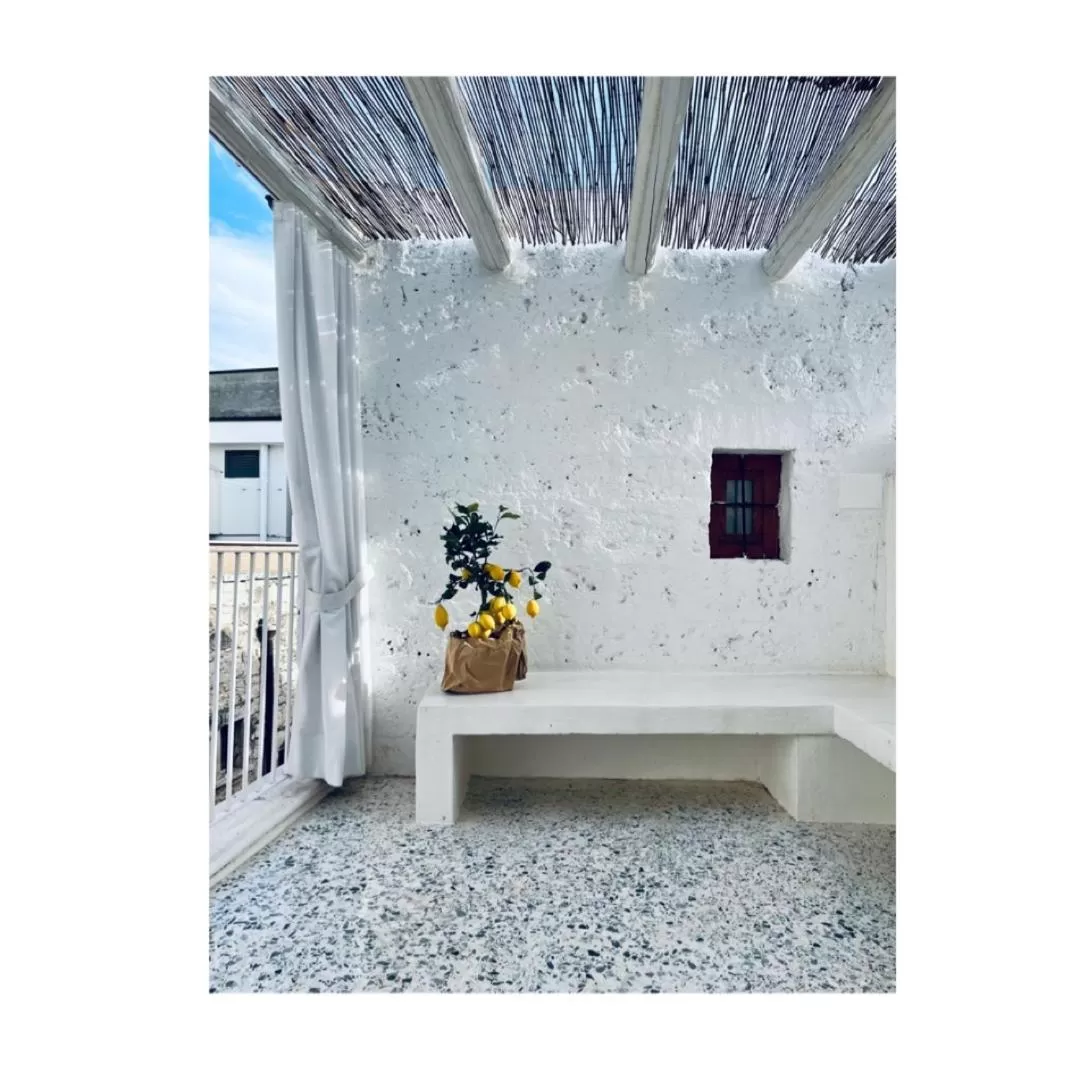 Hydria guest house art gallery