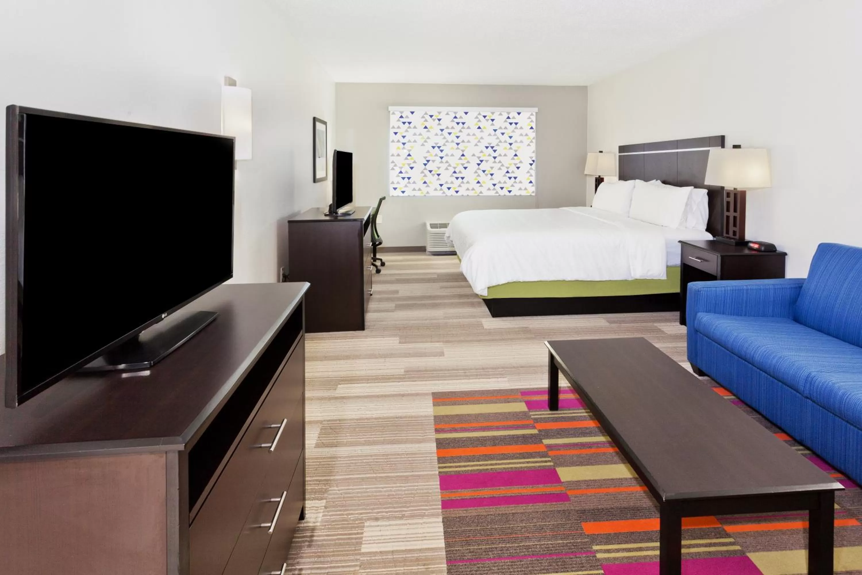 Photo of the whole room, Bed in Holiday Inn Express Hotel & Suites Montgomery Boyd-Cooper Parkway by IHG