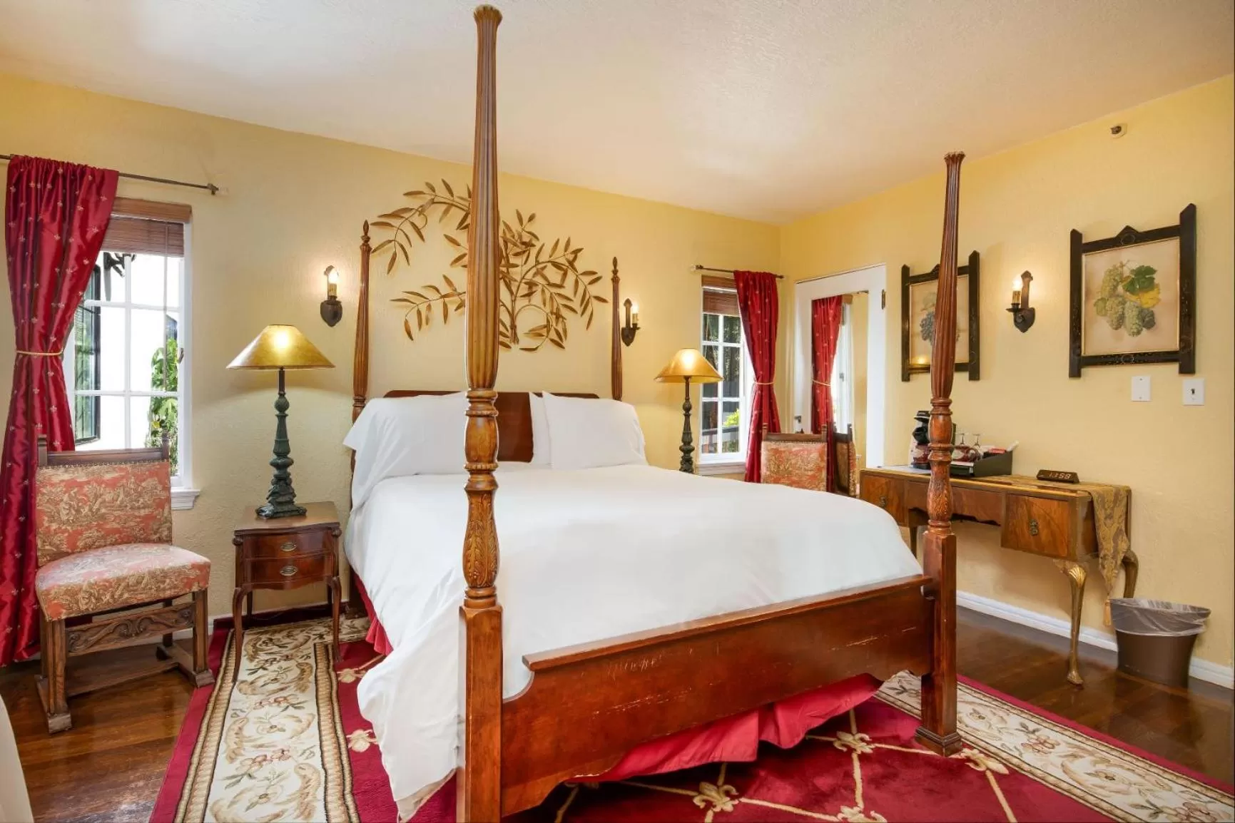 Standard Queen Room in Candlelight Inn Napa Valley