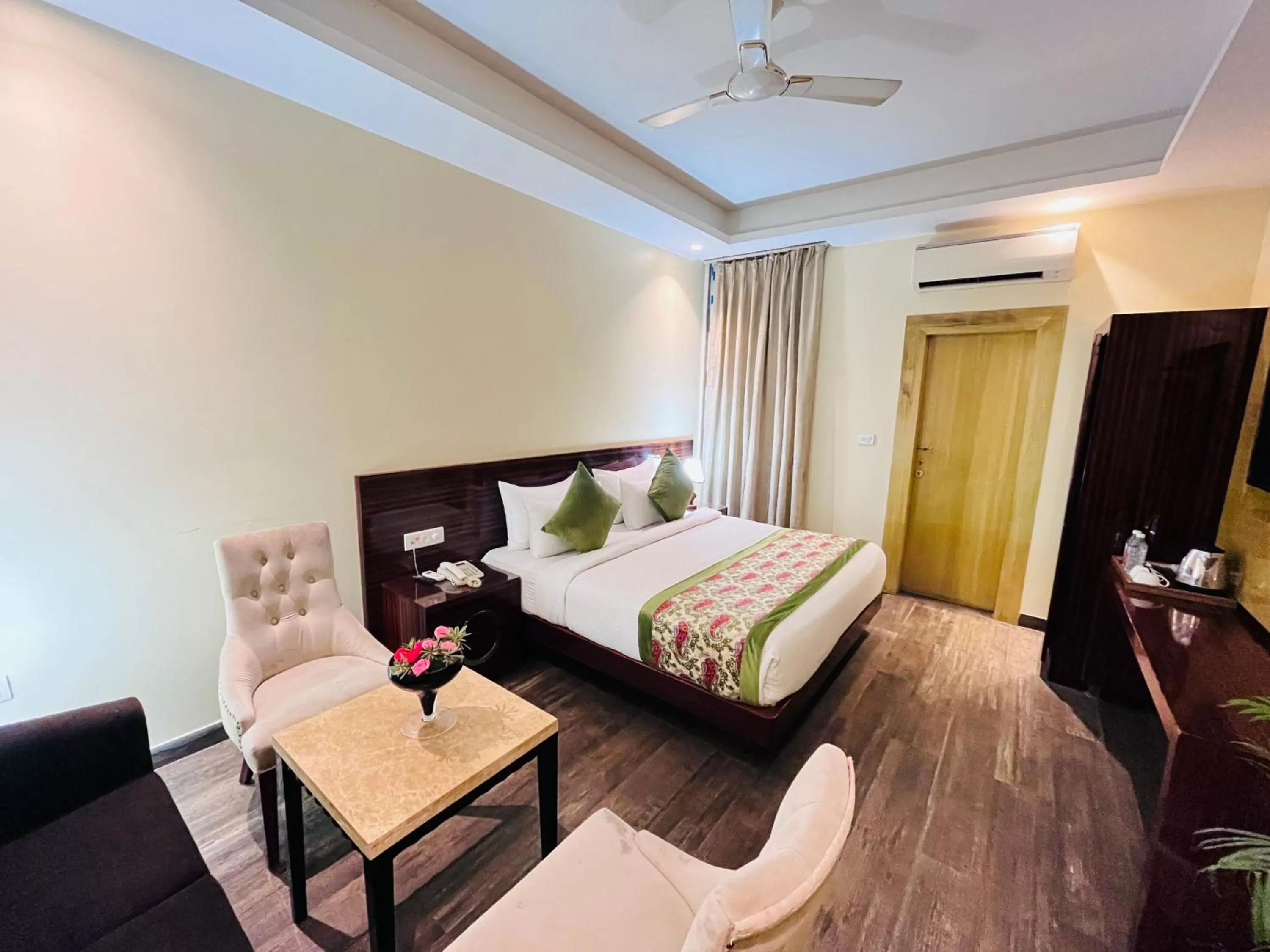 Bed in Hotel Banz near Delhi Airport
