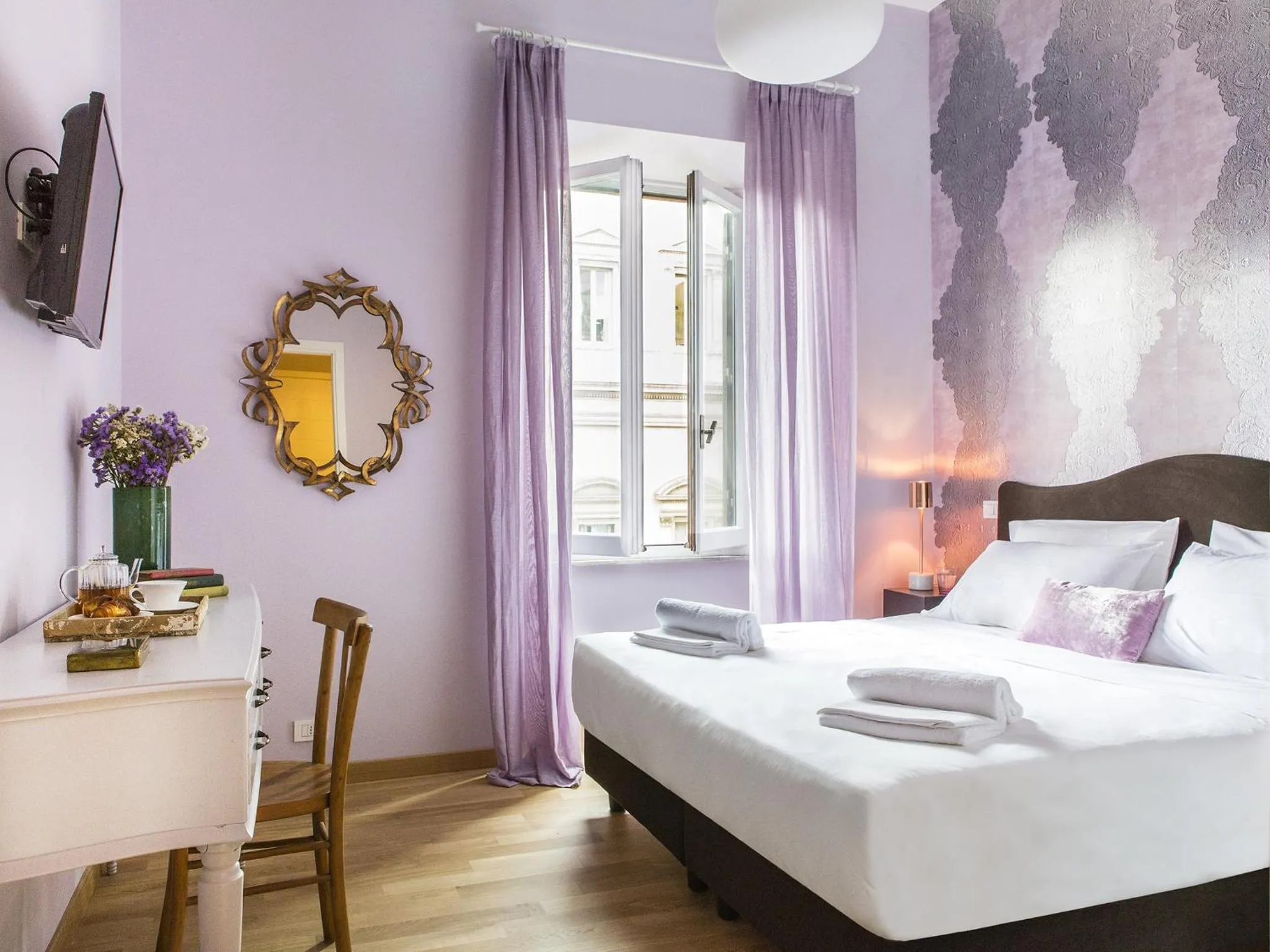 Photo of the whole room, Bed in Salotto Monti