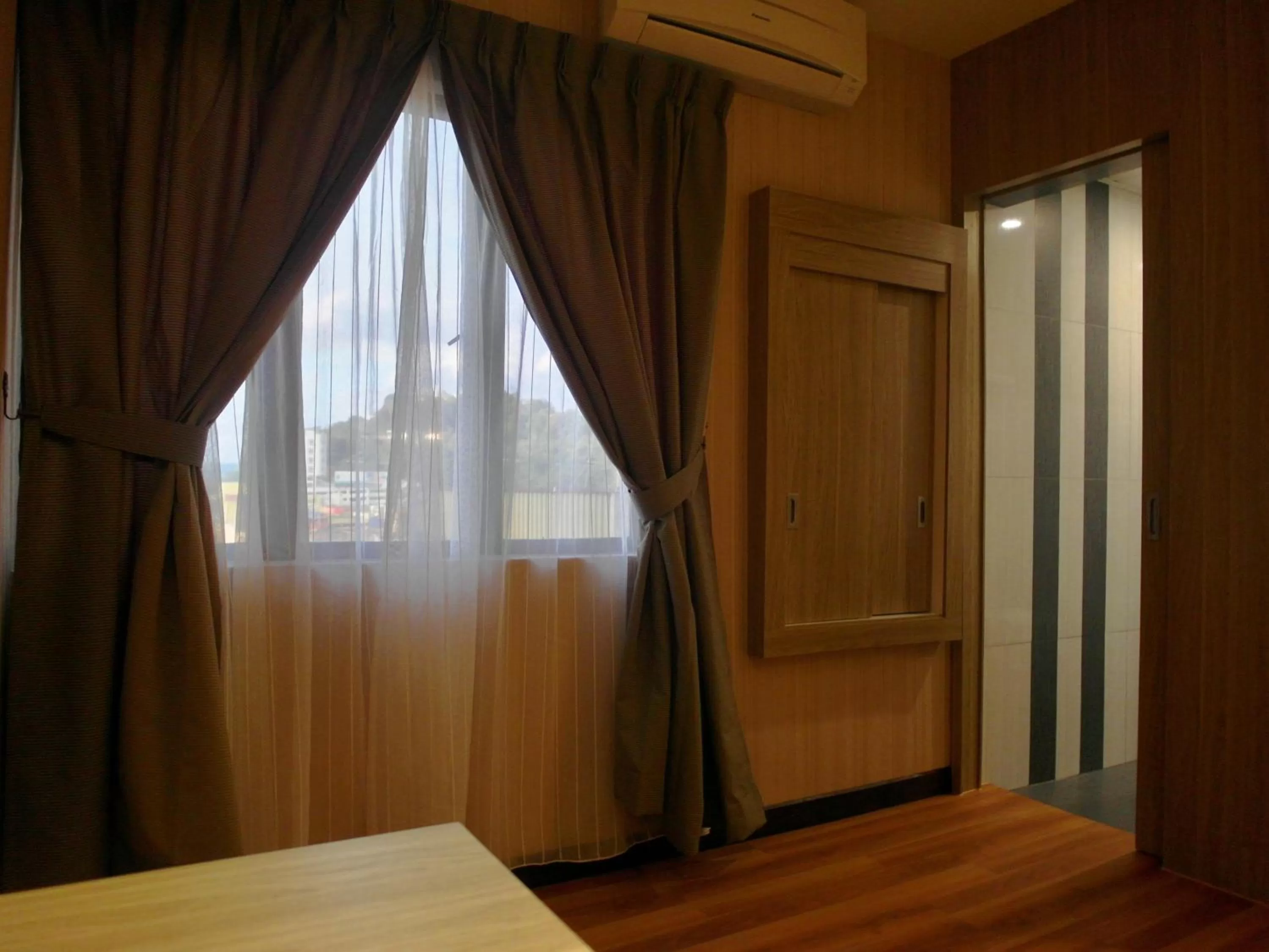 Bedroom, Bed in Mandarin Hotel Kota Kinabalu