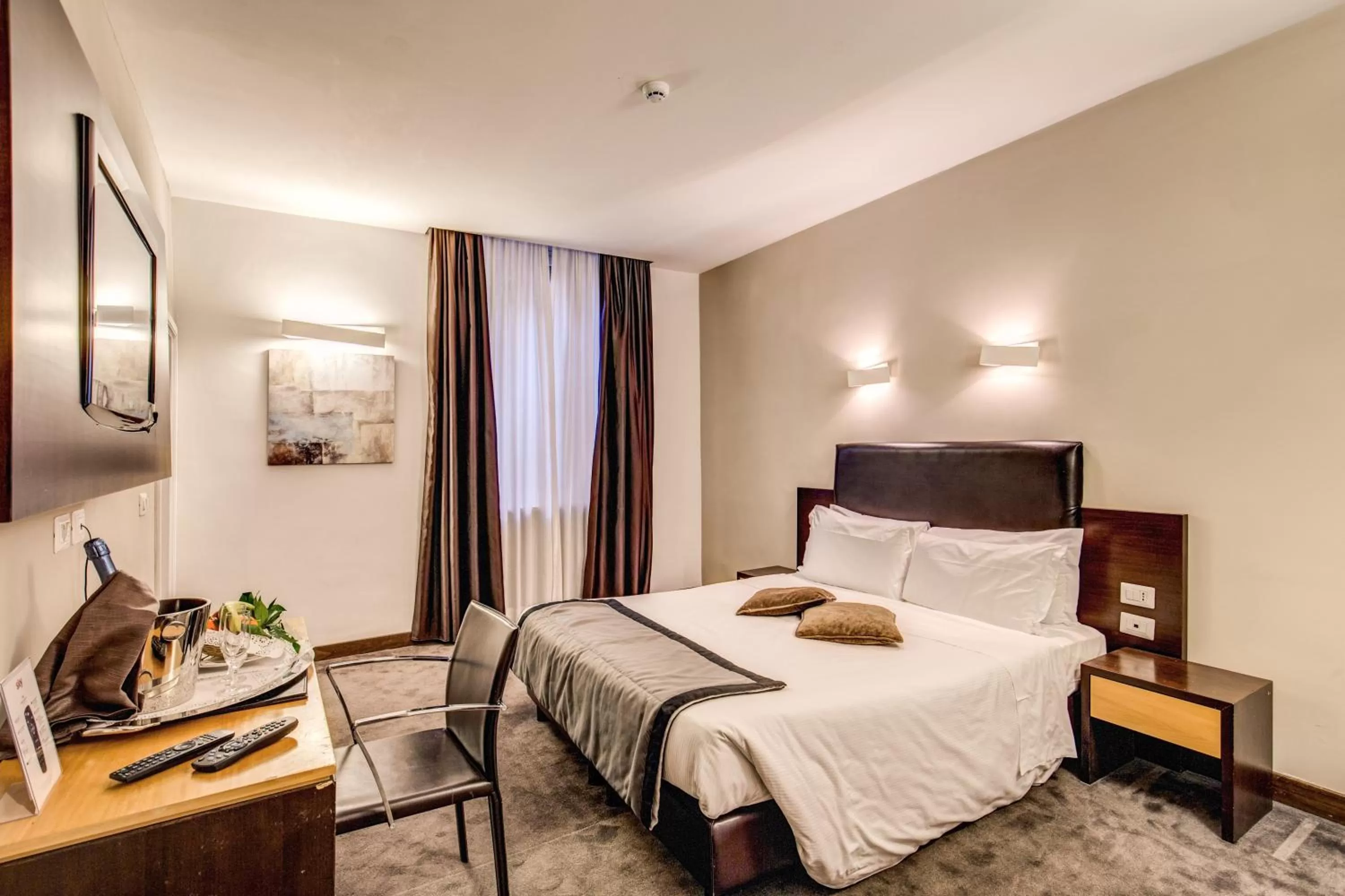 Decorative detail, Bed in Hotel Trevi - Gruppo Trevi Hotels