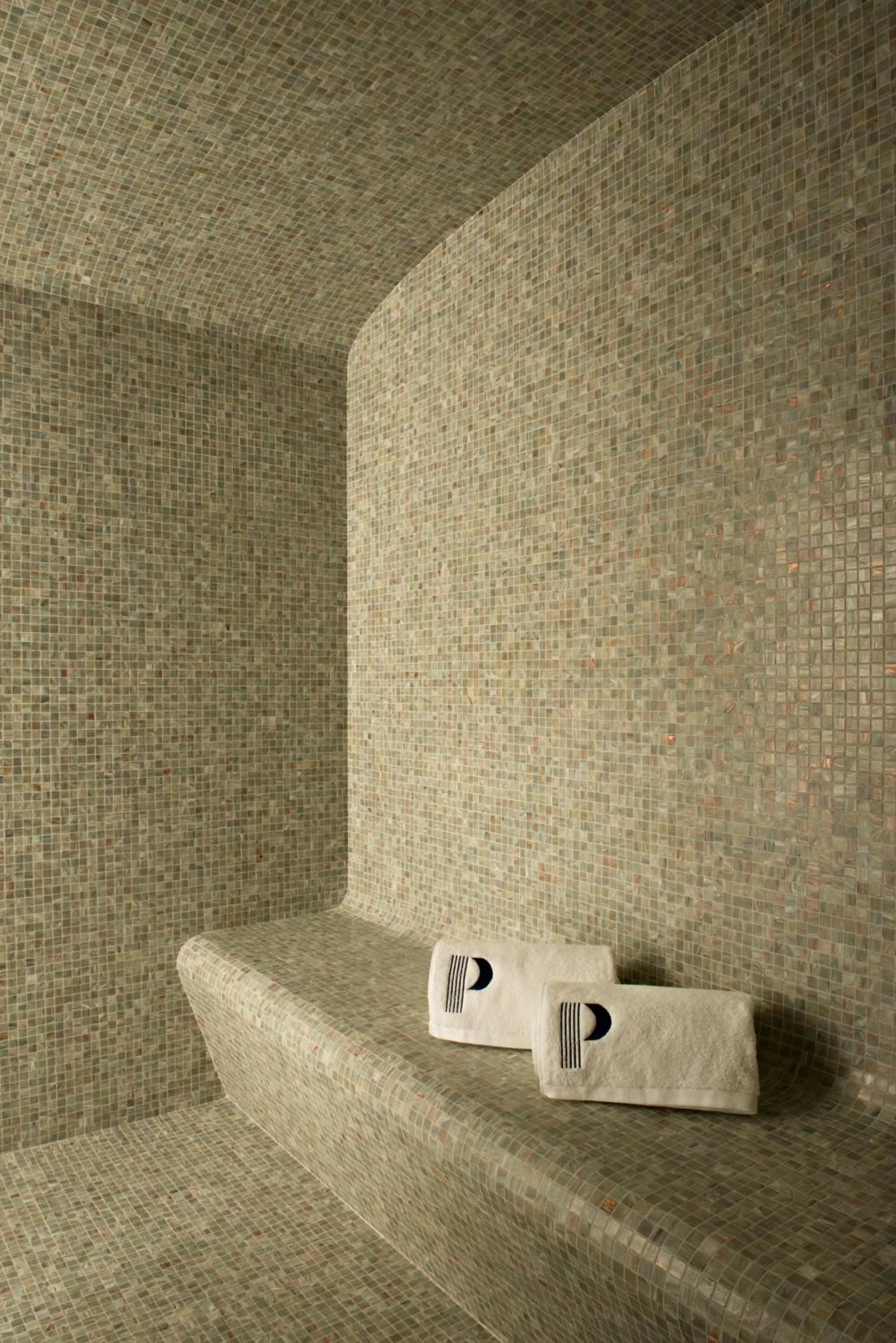 Steam room in Hotel Parister Piscine & Spa