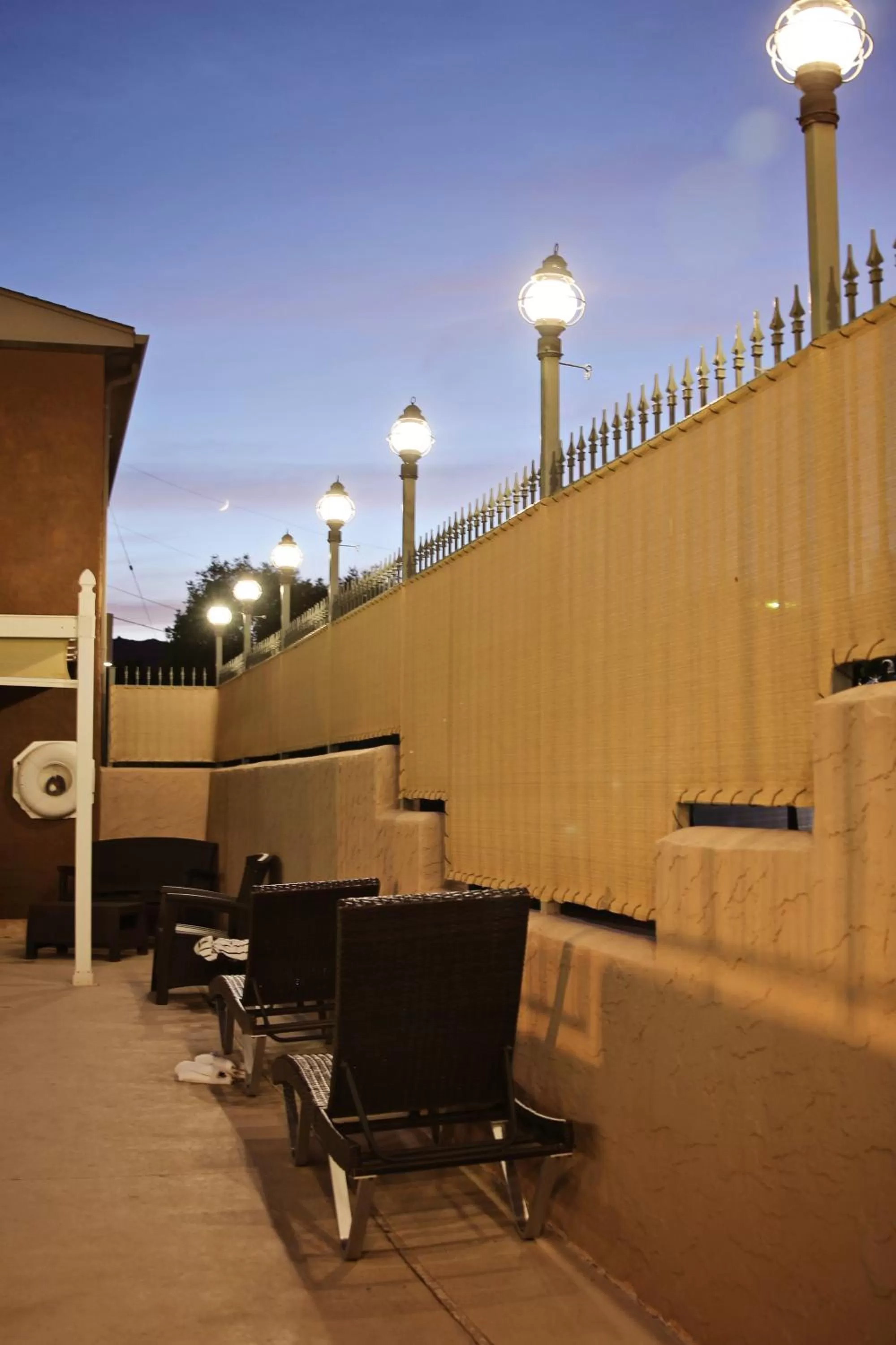 Swimming pool in Bowen Motel