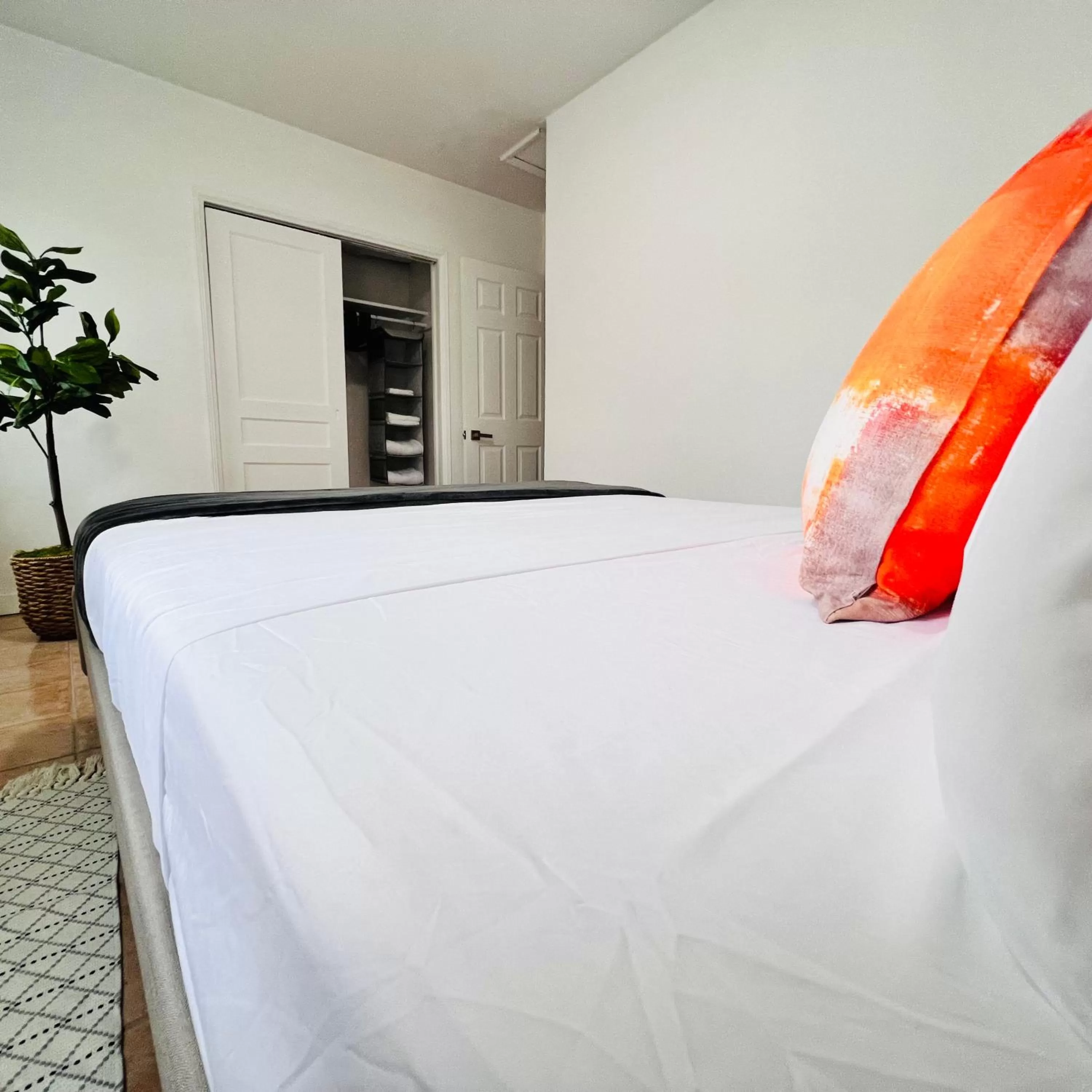 Bed in CocoBay 2BR Condos Near Beach, Galleria Mall, Wilton Manors, Cruise Port