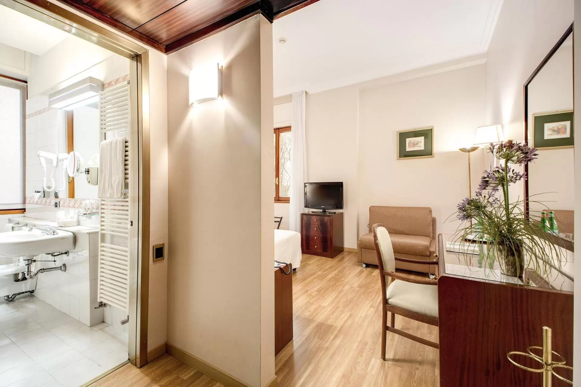 Photo of the whole room in Hotel Bristol