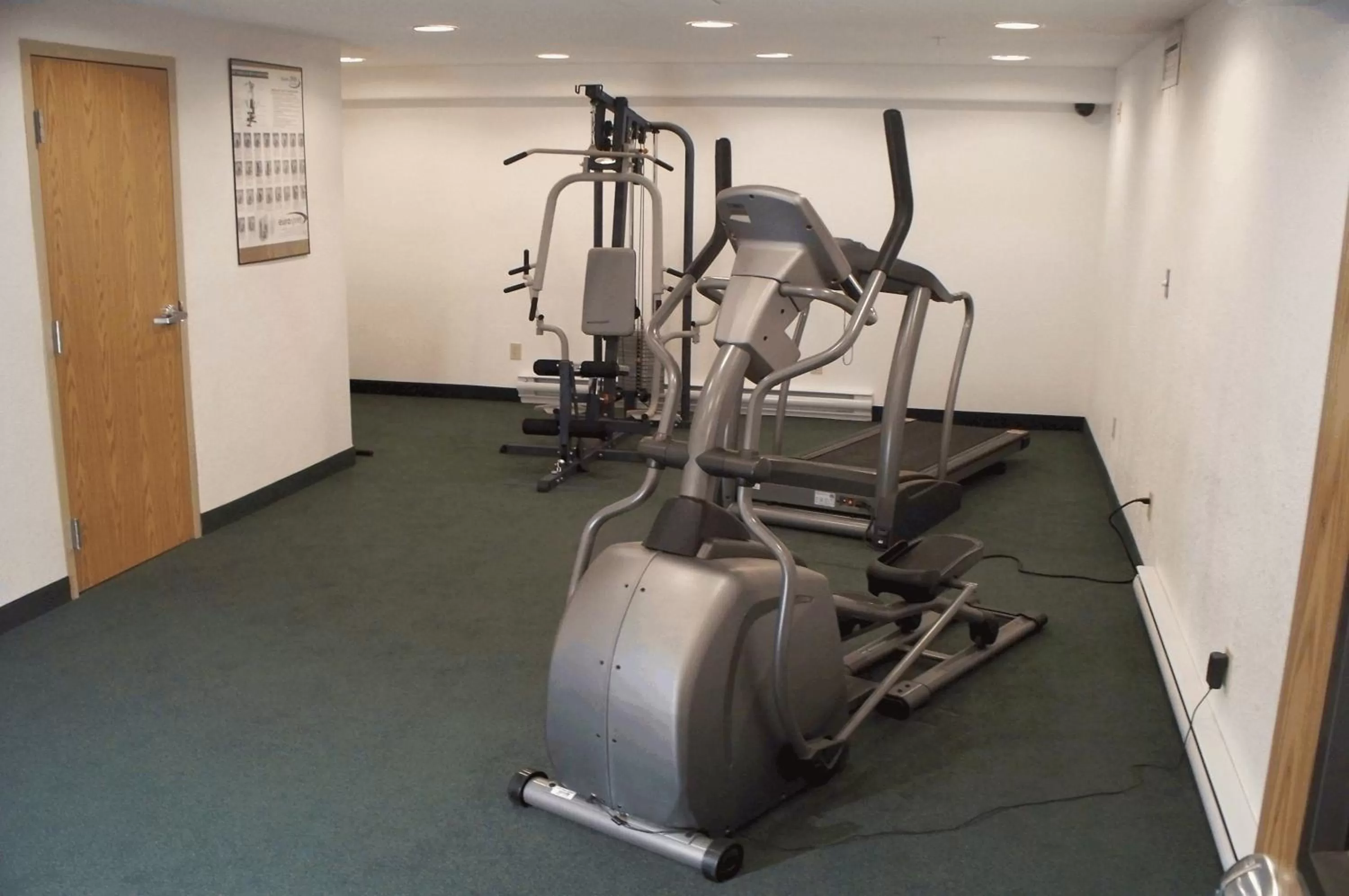 Fitness centre/facilities in Super 8 by Wyndham Pincher Creek AB