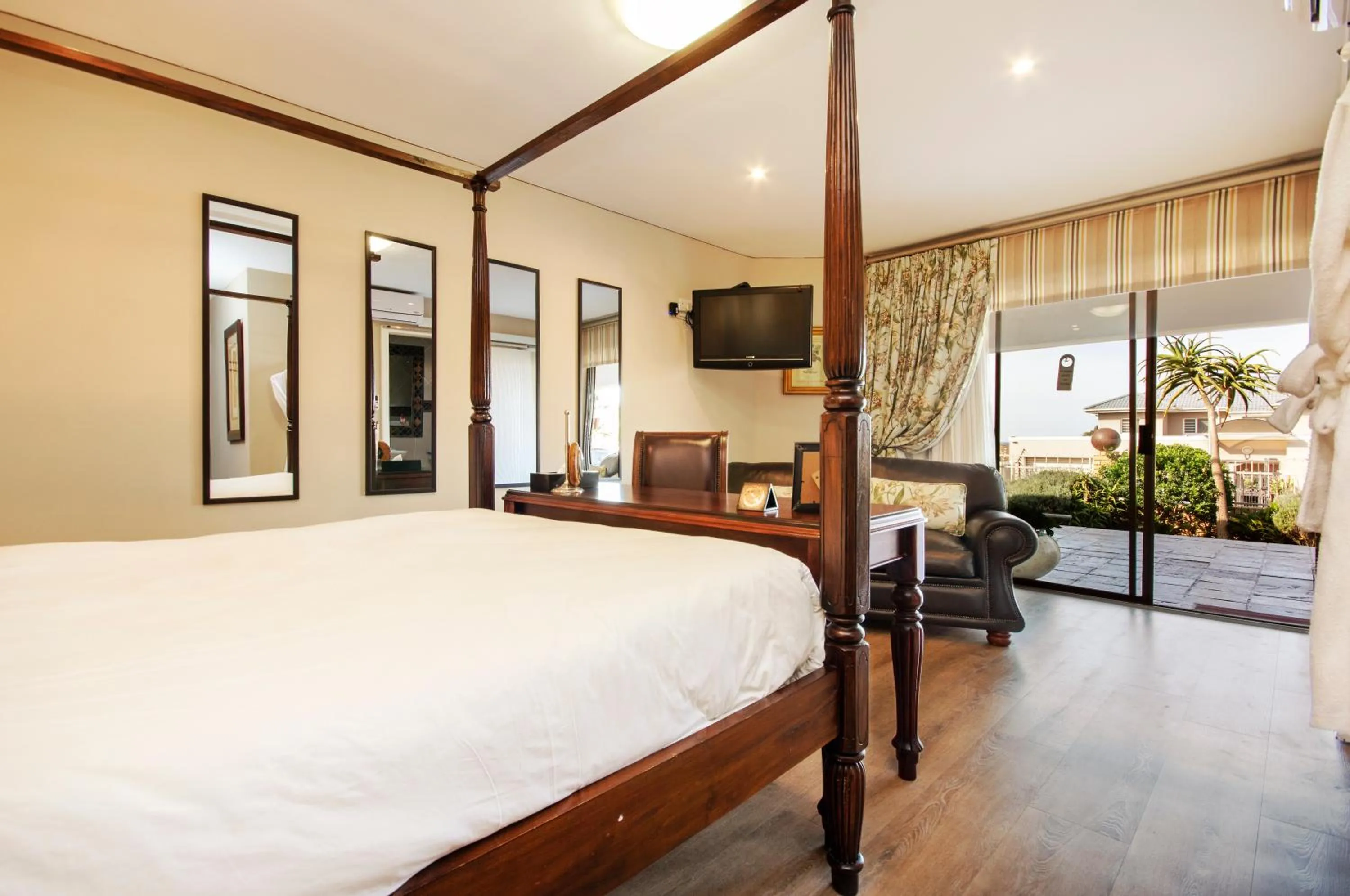 Bed in Nautilus Guesthouse