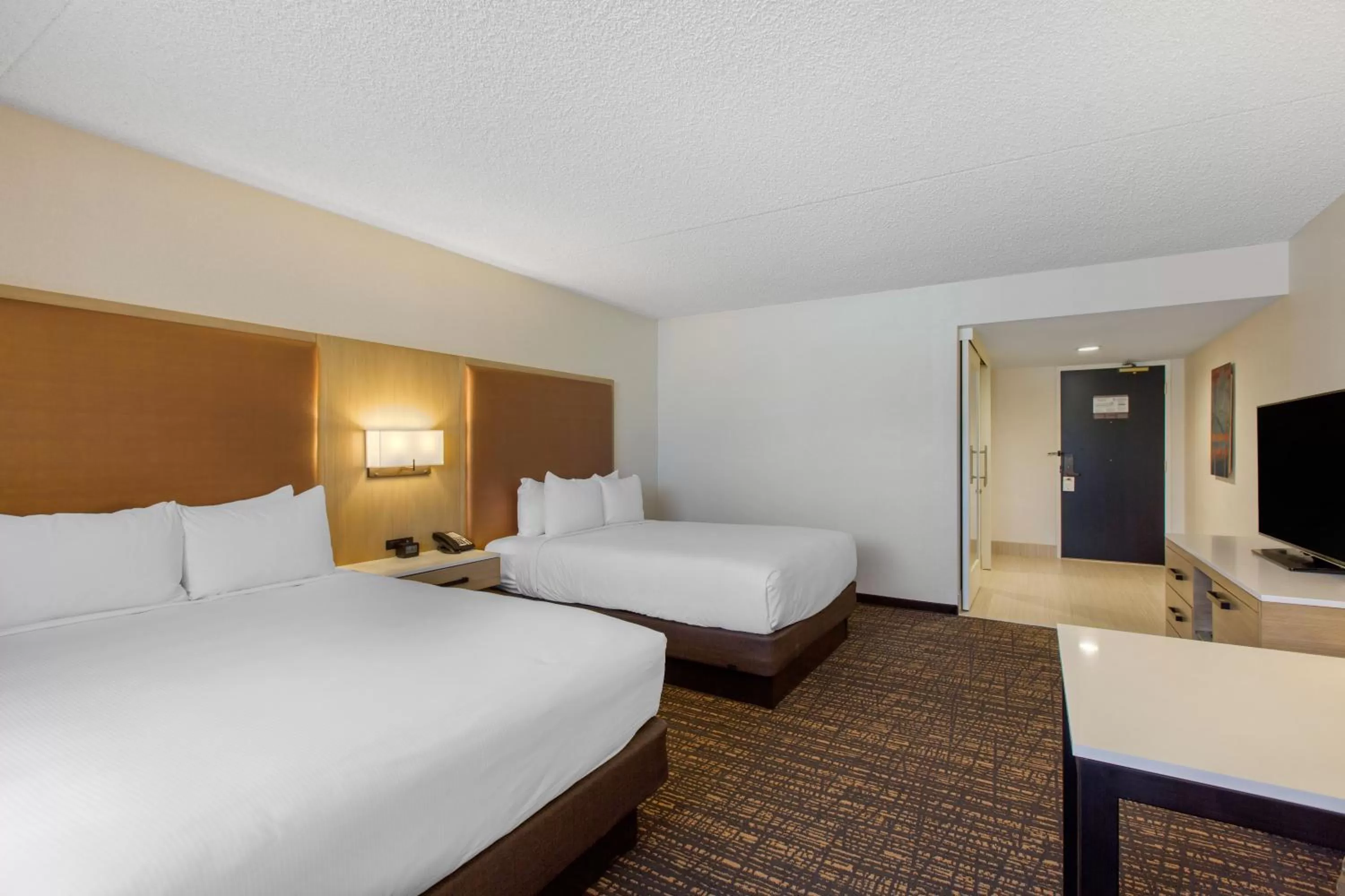 Bed in DoubleTree by Hilton Golf Resort Palm Springs