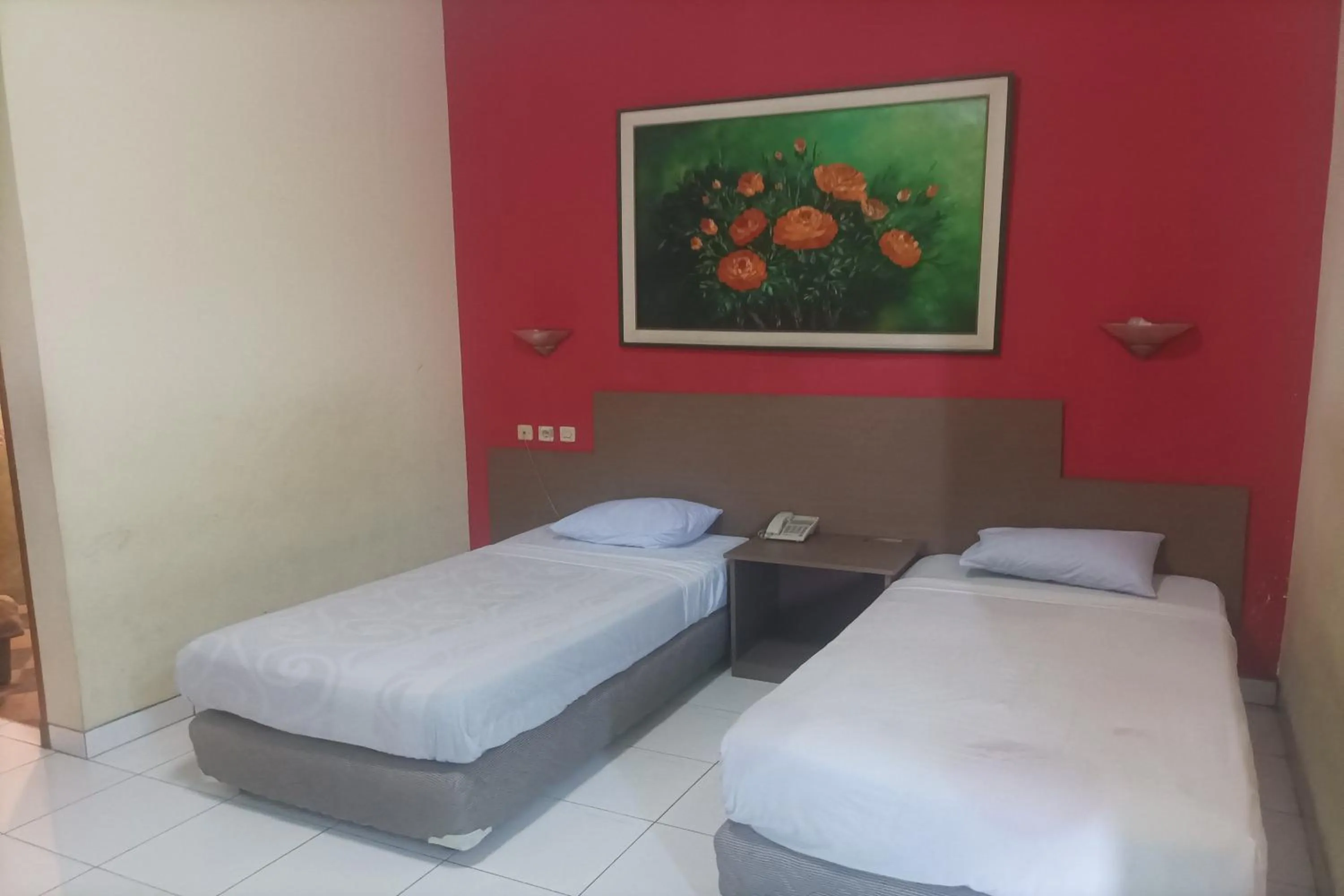 Bedroom, Bed in RedDoorz Plus near Alun Alun Kejaksan Cirebon