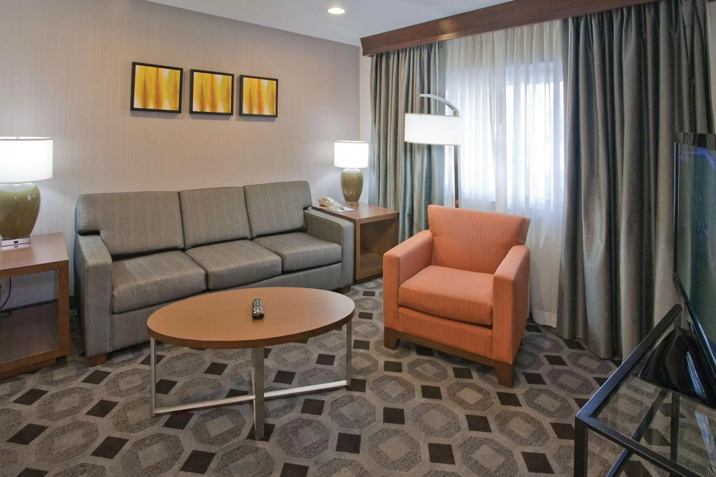 Living room in DoubleTree by Hilton Rosemead
