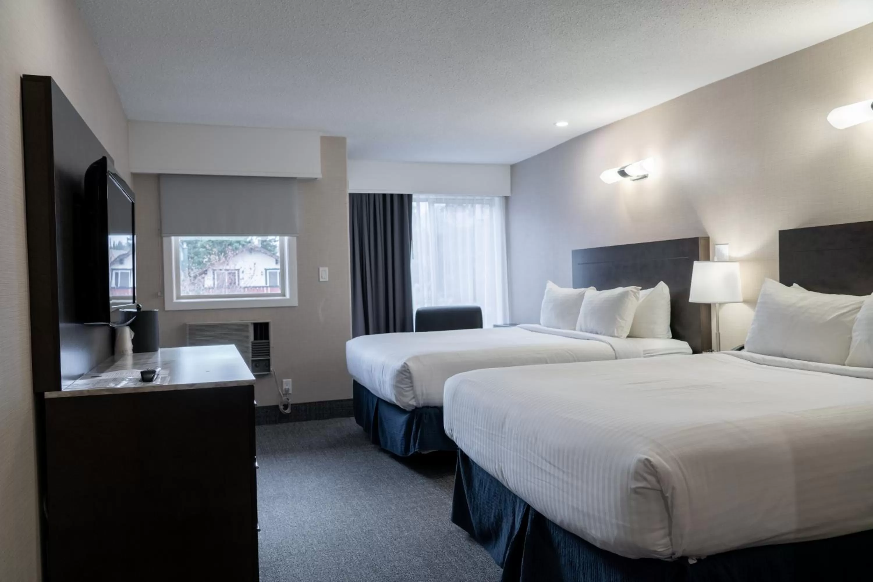 Photo of the whole room, Bed in Red Carpet Inn