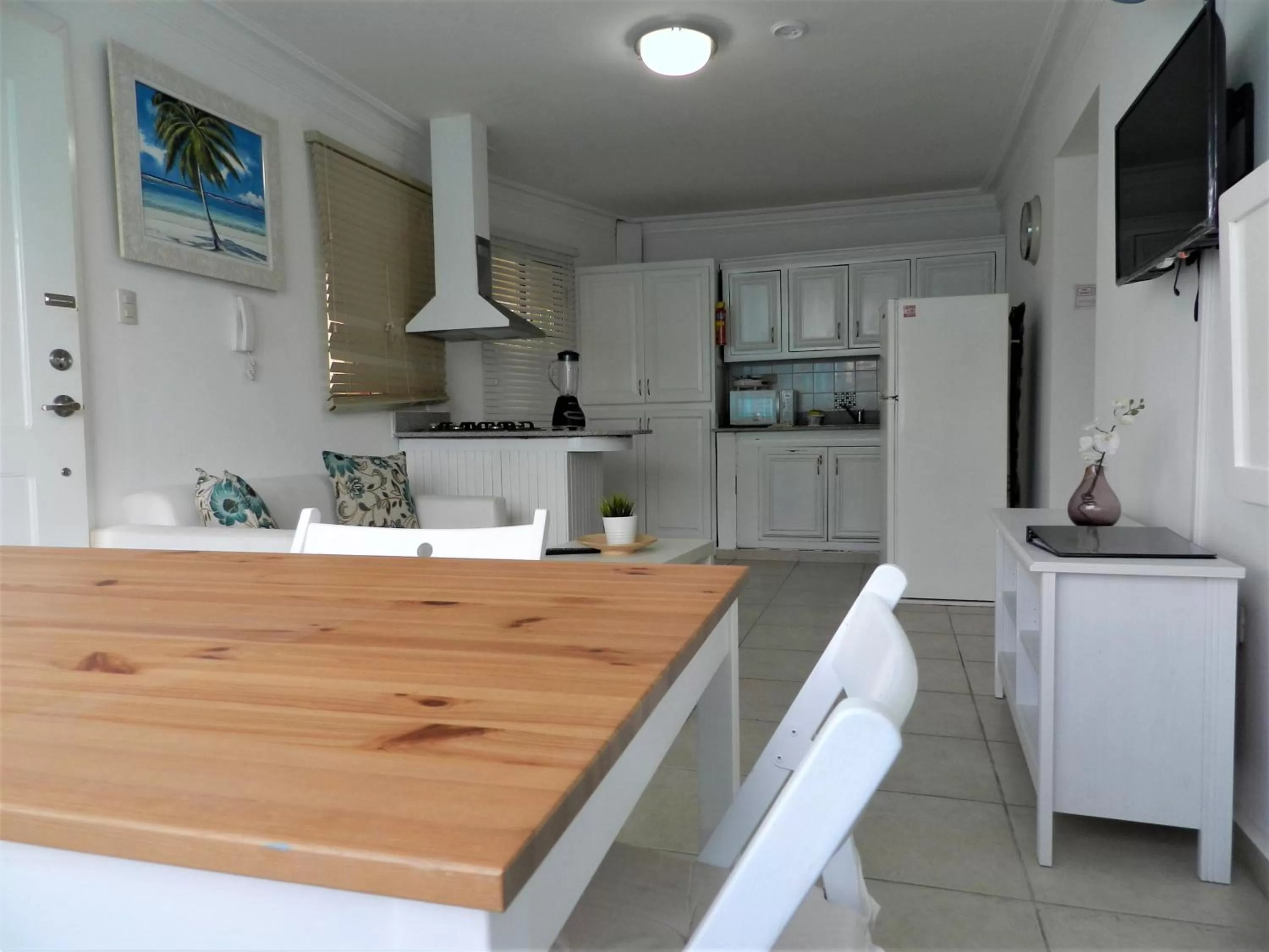 TV and multimedia in Karimar Beach Condo Hotel