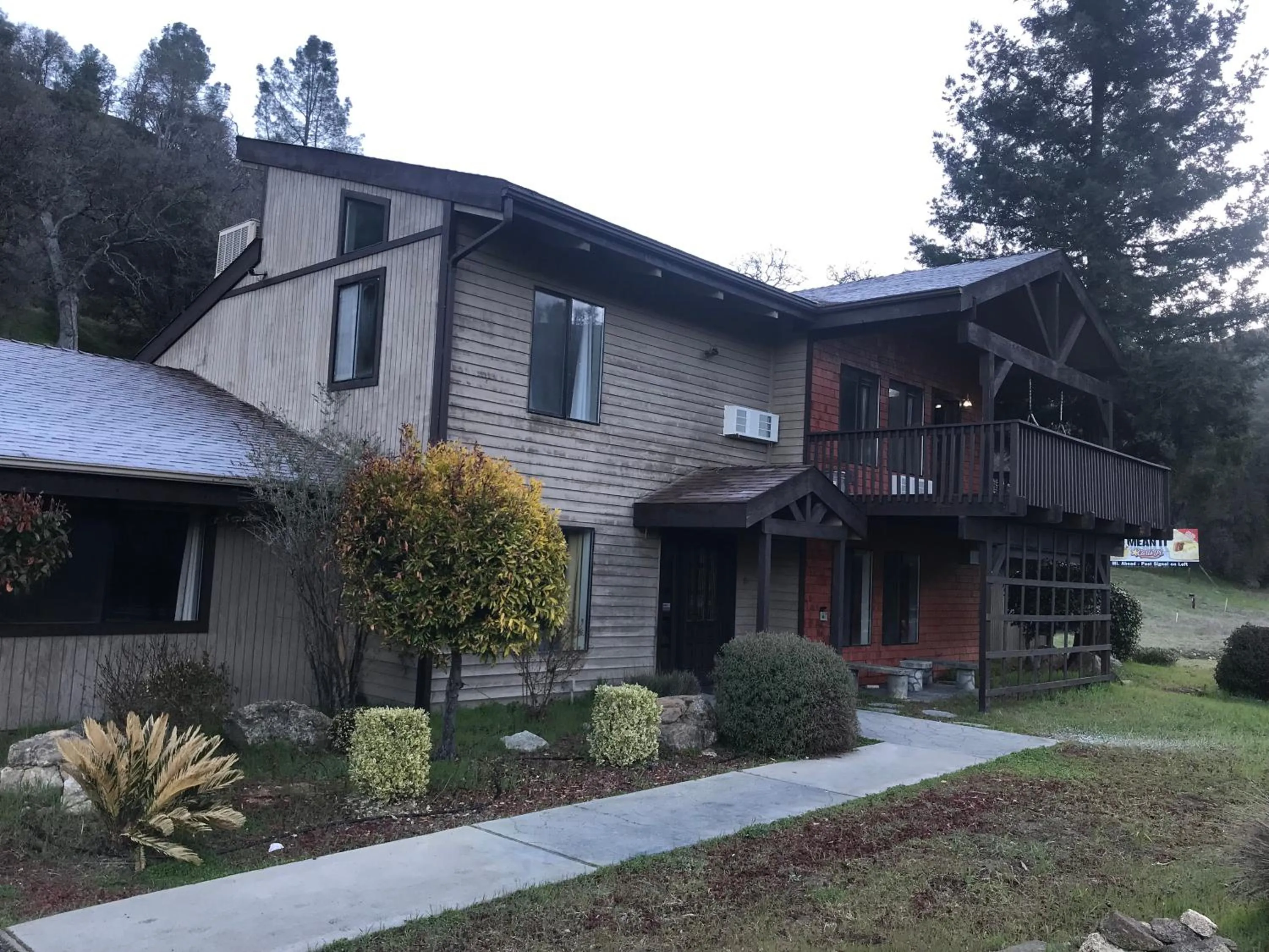 Mountain Trail Lodge and Vacation Rentals