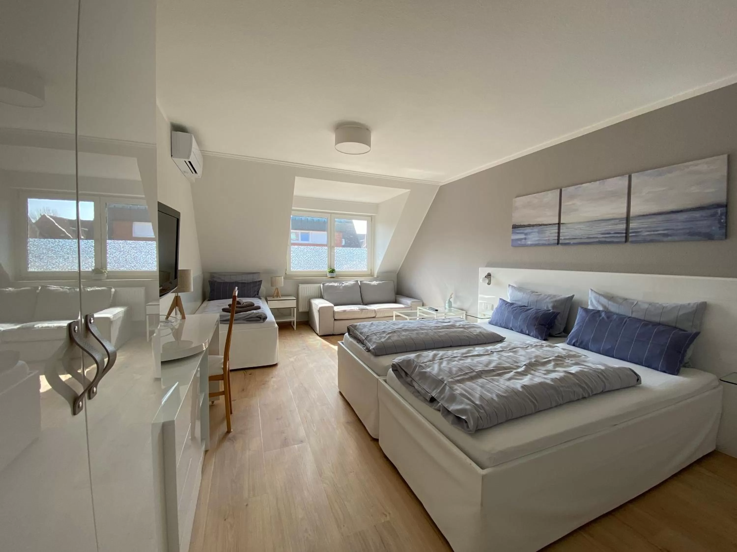 Photo of the whole room, Bed in Hotel zur Bever