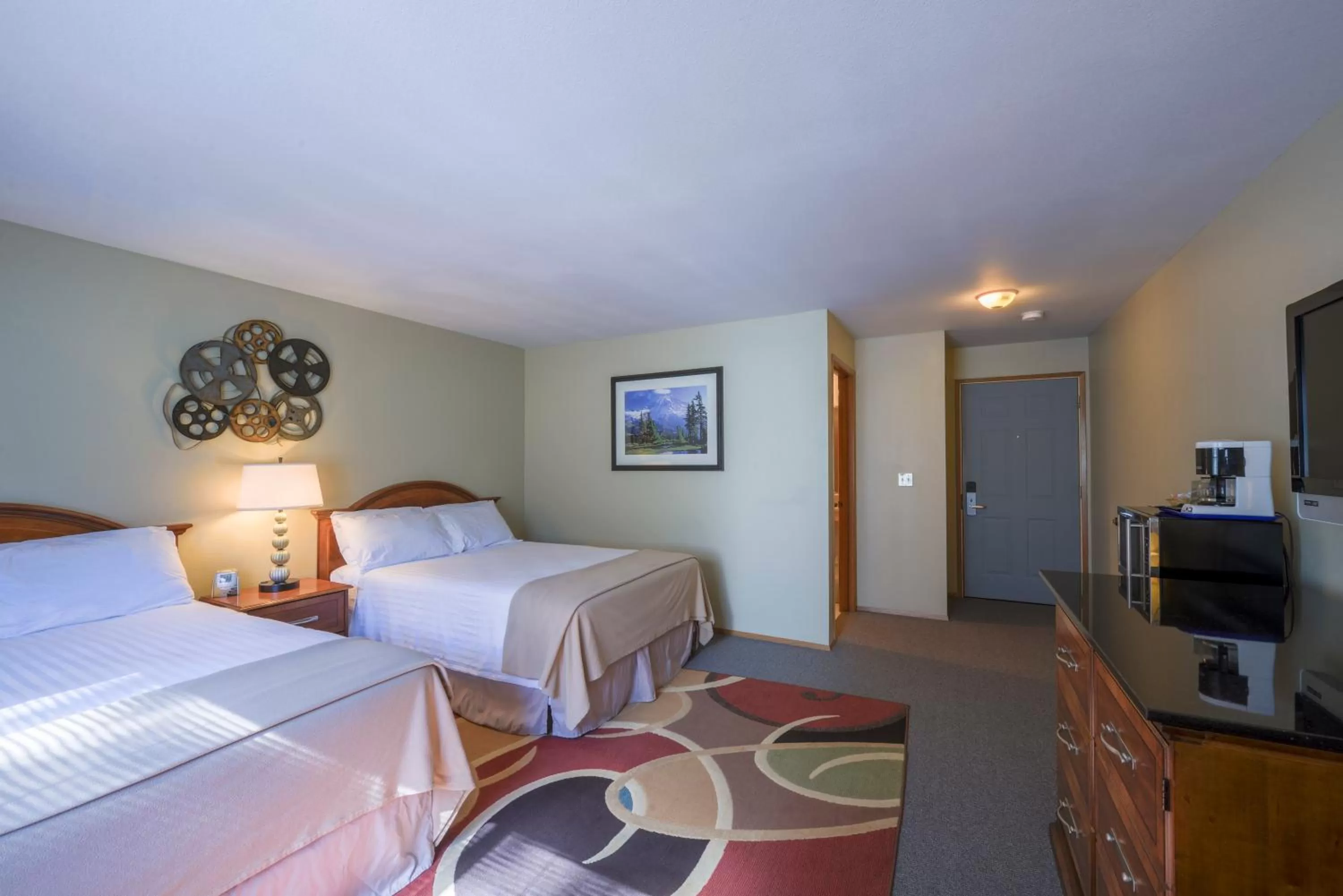 Photo of the whole room in Packwood Lodge & Cabins