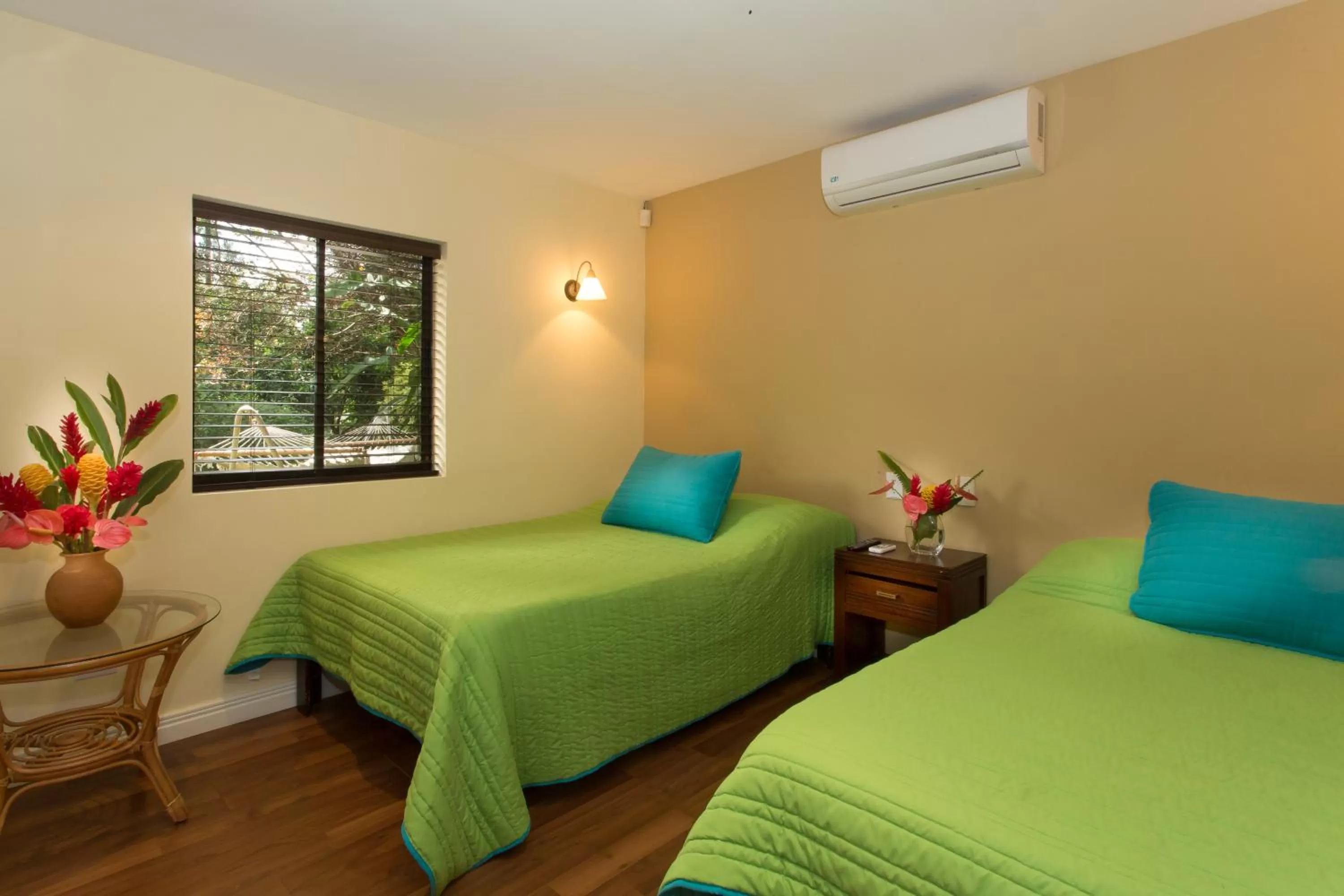 On site, Bed in Airport Costa Rica B&B