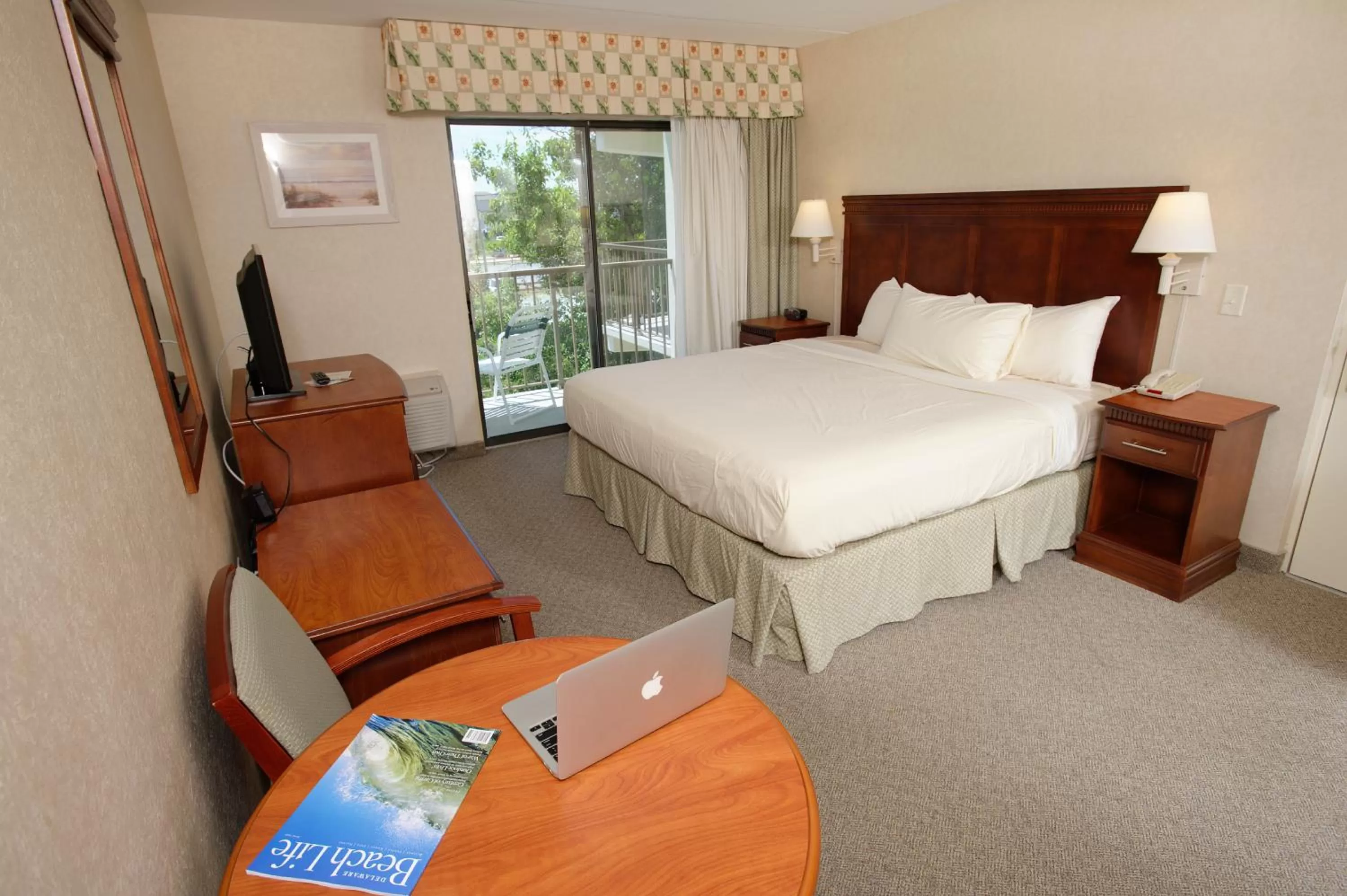 Deluxe King Room in The Bay Resort