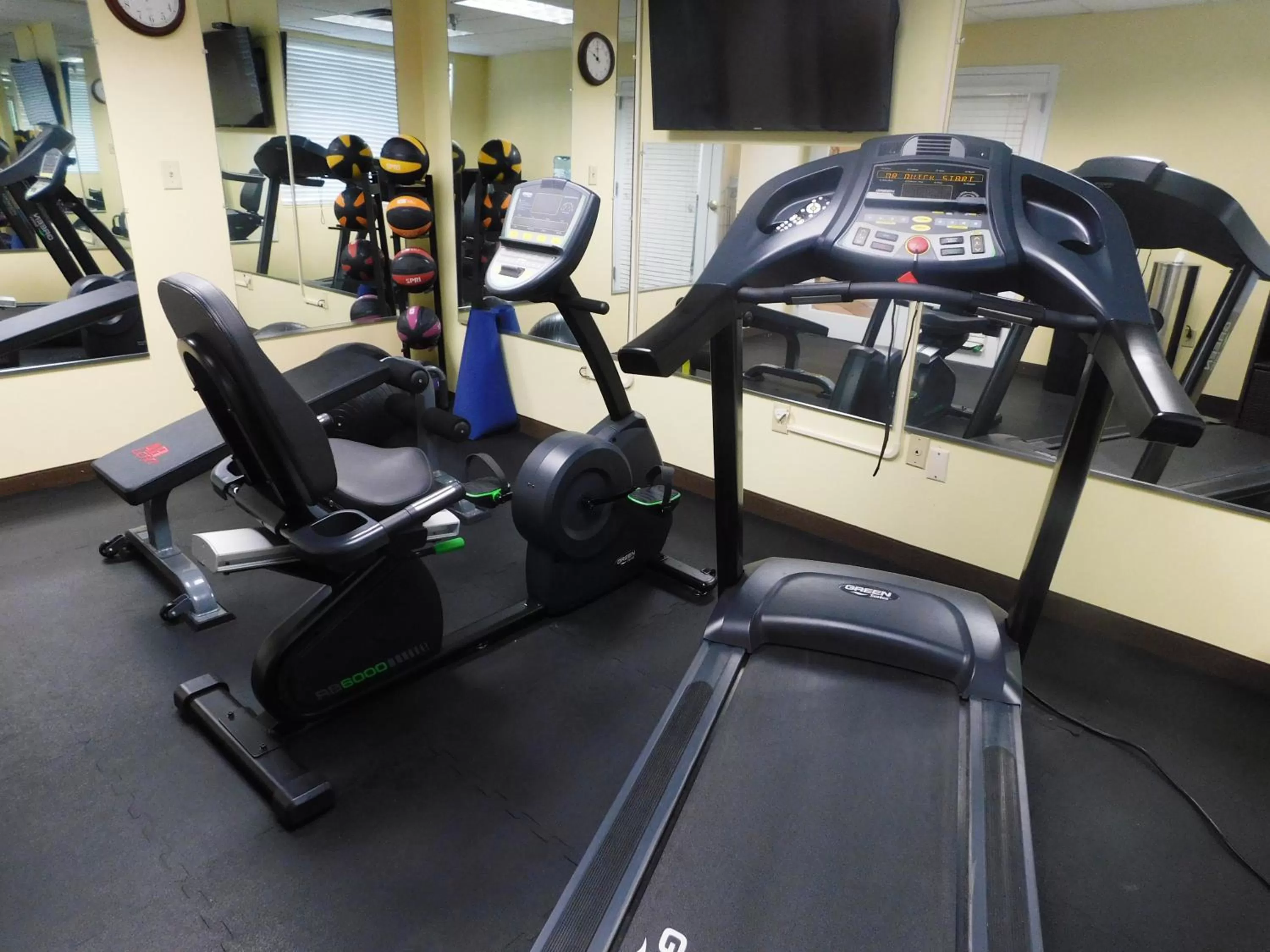 Fitness centre/facilities in Days Inn & Suites by Wyndham Pocahontas