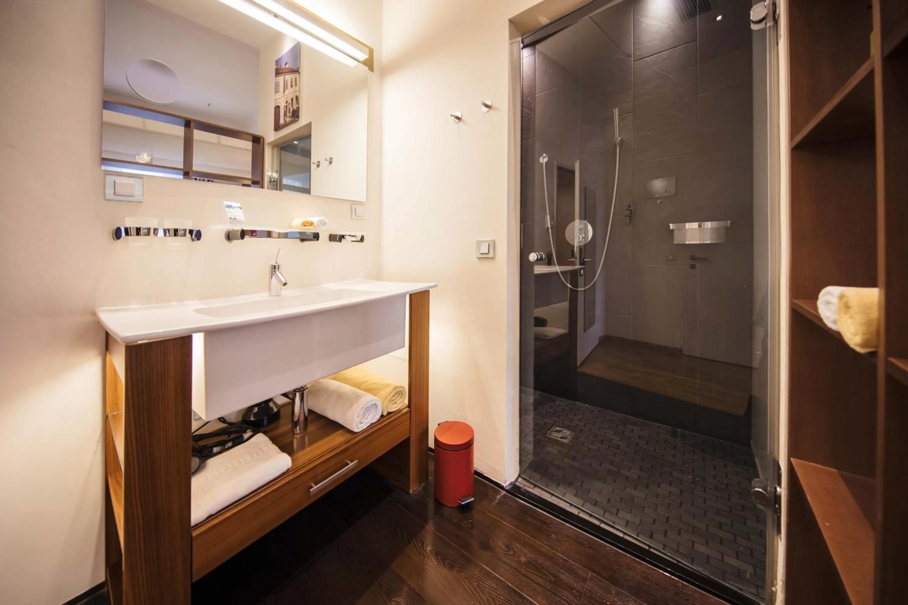 Shower in Hotel Rathaus - Wein & Design